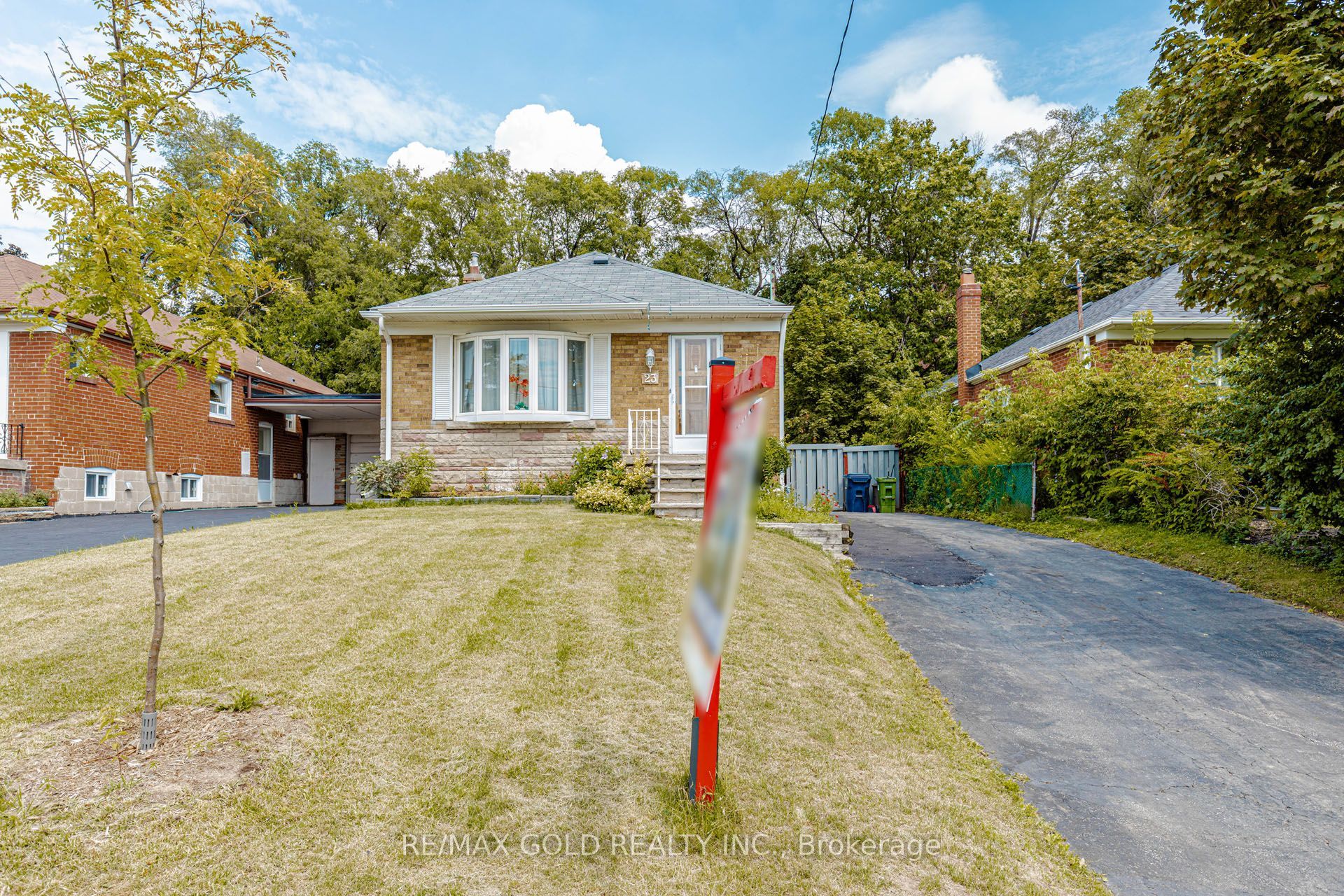 23 Rensburg Drive, Toronto, ON M1K 3A2