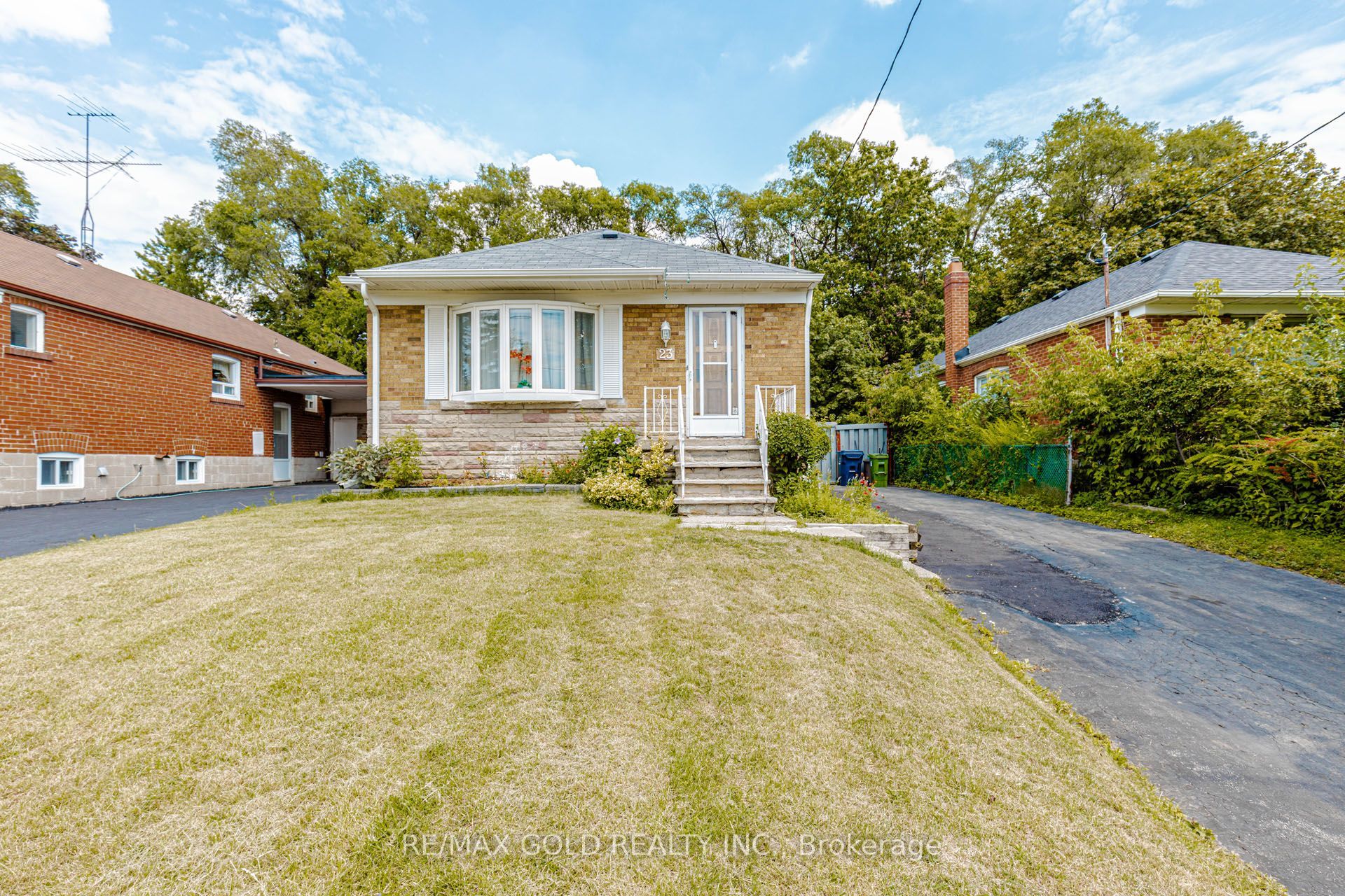 23 Rensburg Drive, Toronto, ON M1K 3A2 photo 2