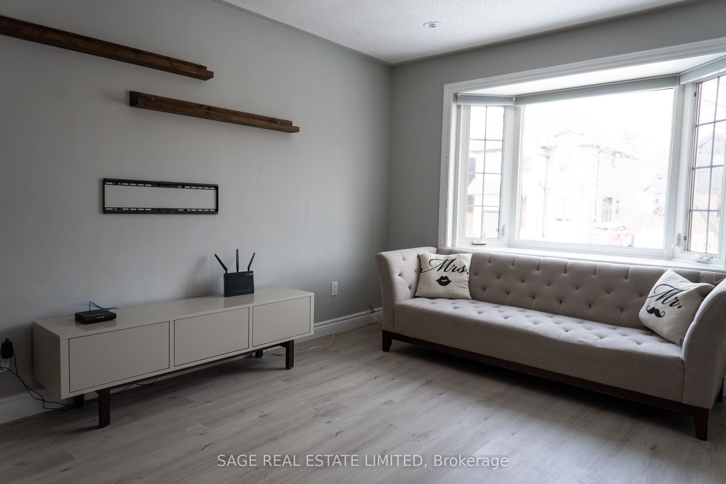 37 Tiago Avenue Main Floor, Toronto, ON M4B 1Z9 photo 3