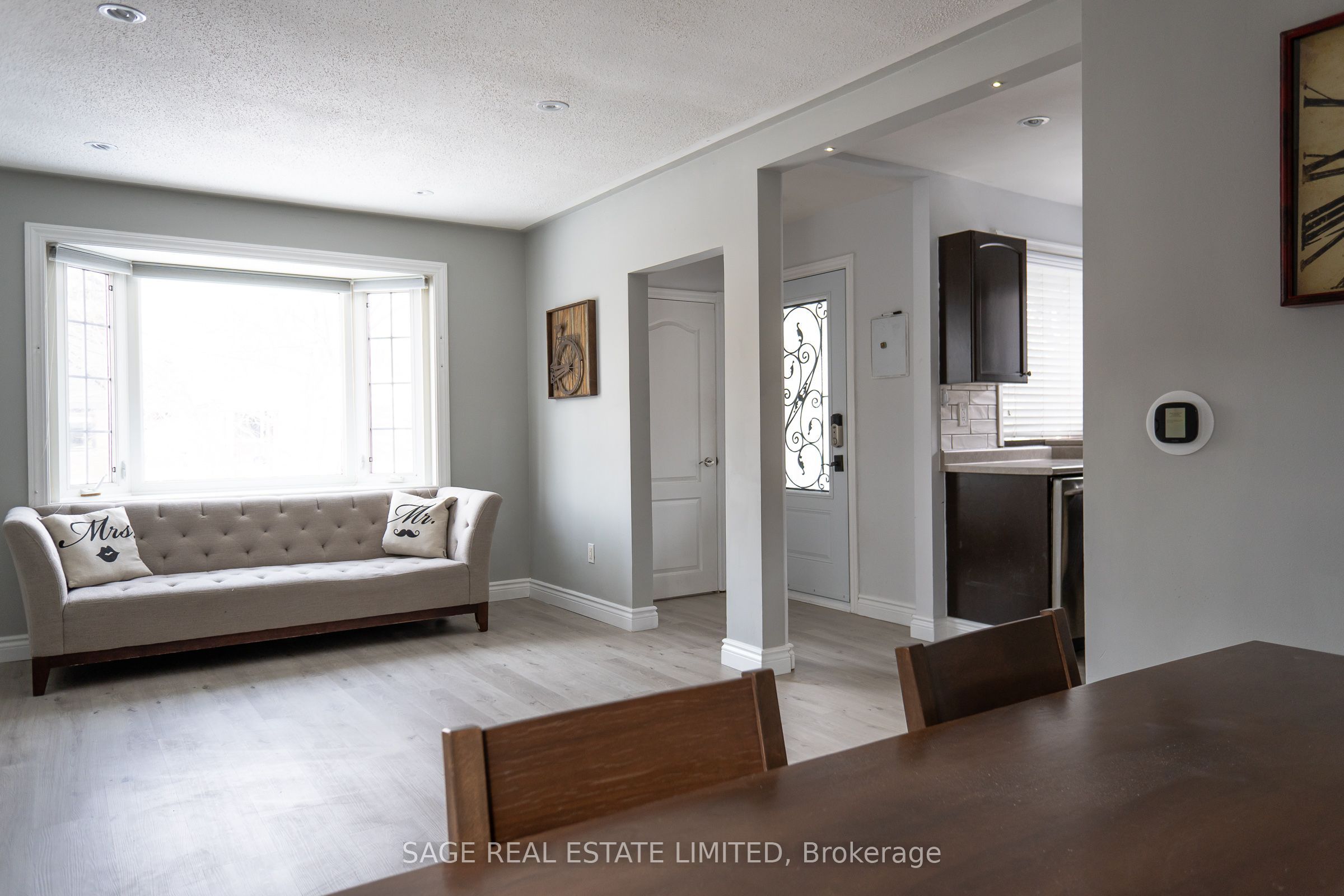 37 Tiago Avenue Main Floor, Toronto, ON M4B 1Z9 photo 4