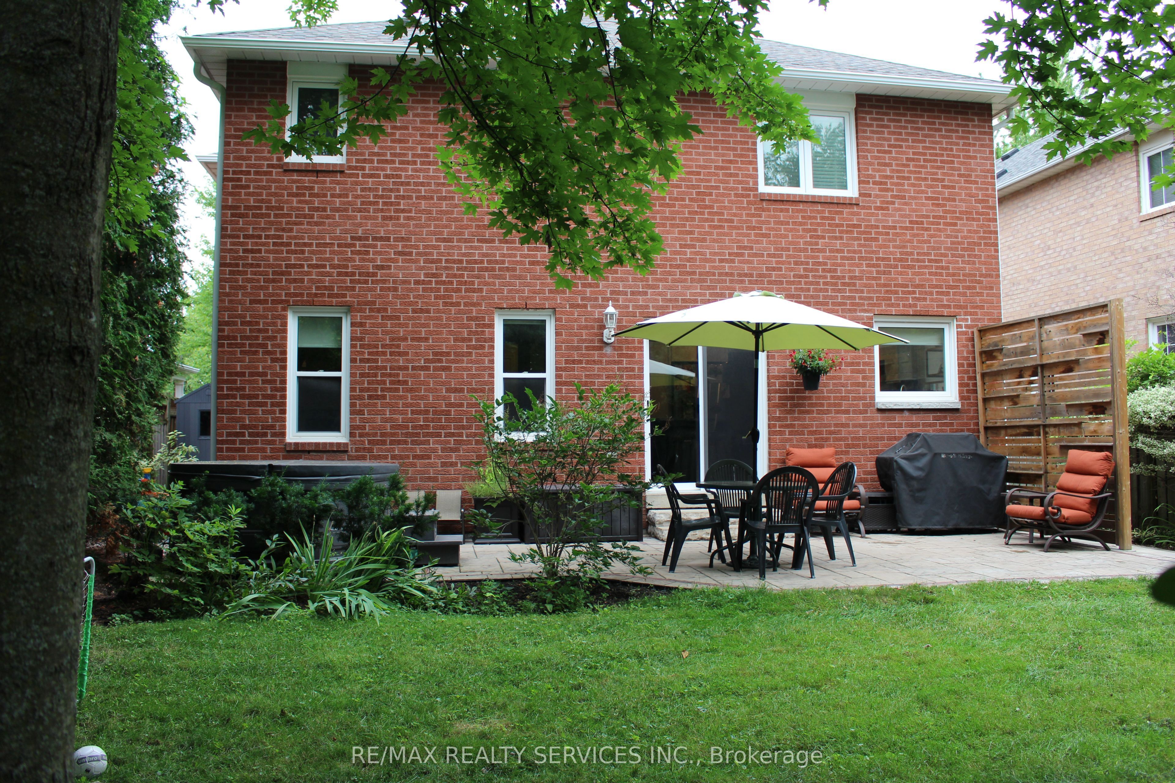 9 Pogson Drive, Whitby, ON L1R 2J1 photo 4