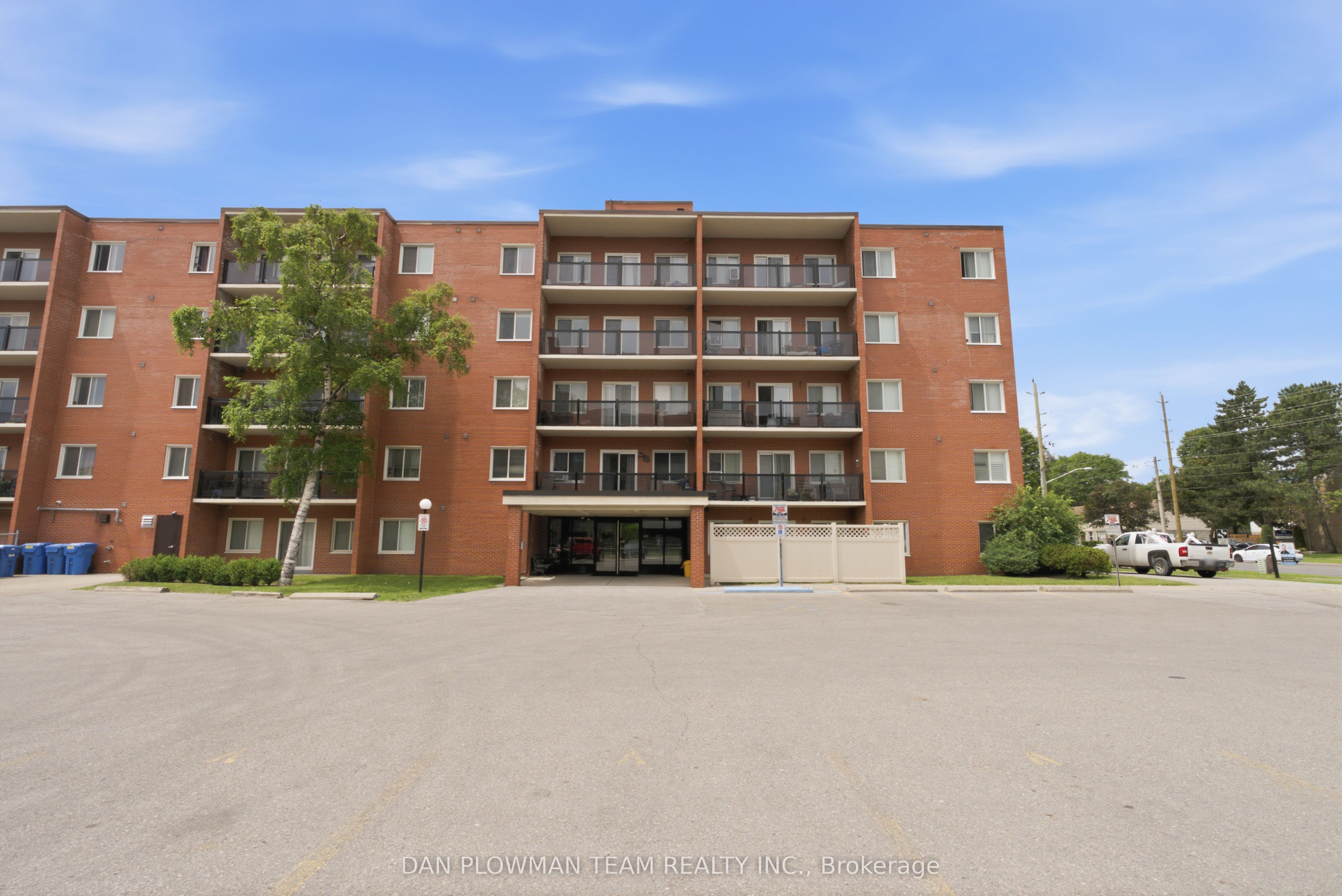 131 Taunton Road E 204, Oshawa, ON L1G 3T8 photo 2
