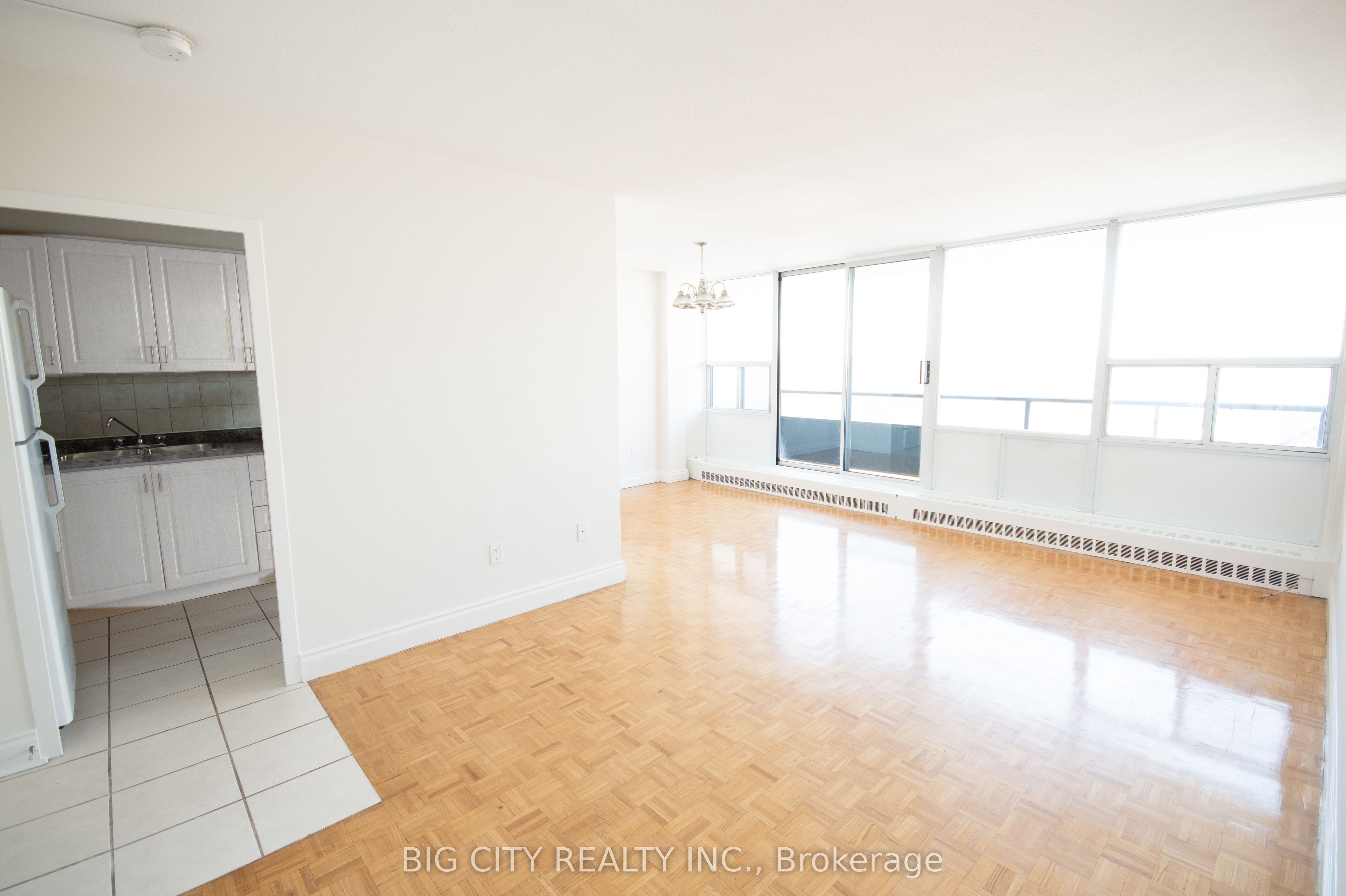 70 Cambridge Avenue 8, Toronto, ON M4K 2L5 photo 2