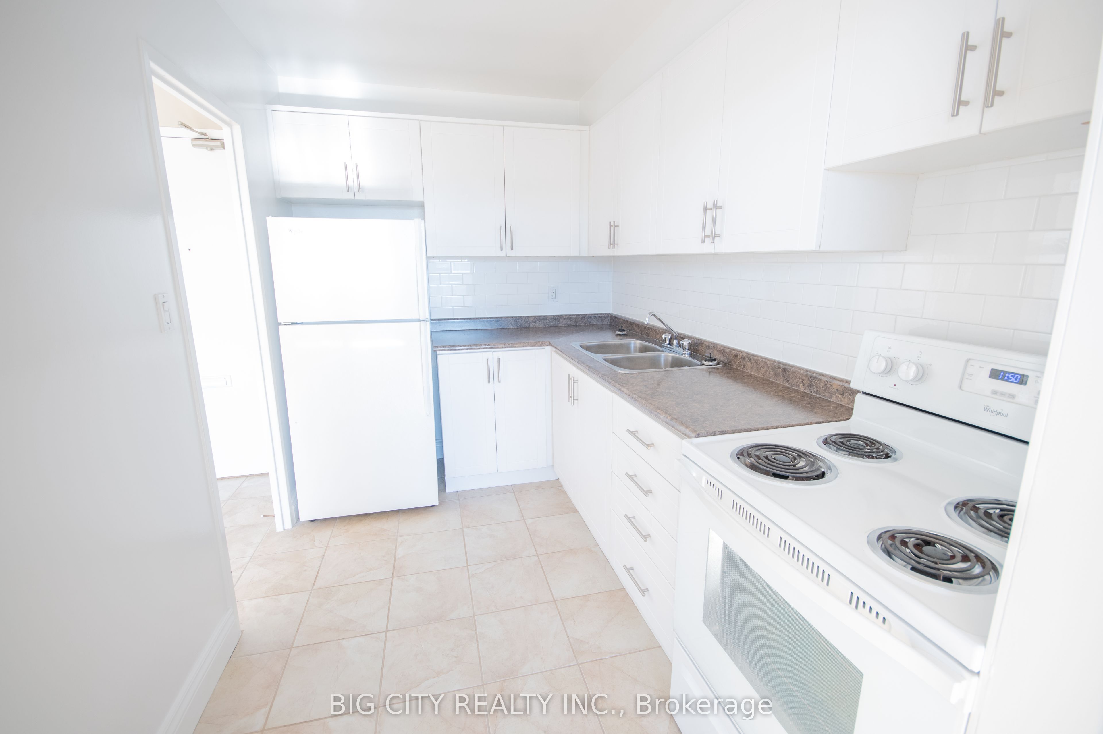70 Cambridge Avenue 8, Toronto, ON M4K 2L5 photo 3