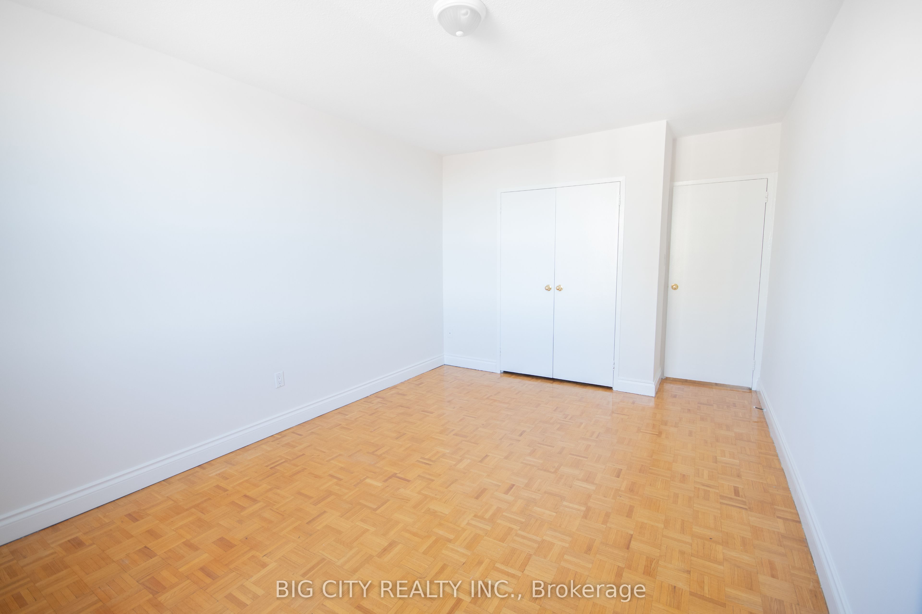 70 Cambridge Avenue 8, Toronto, ON M4K 2L5 photo 4