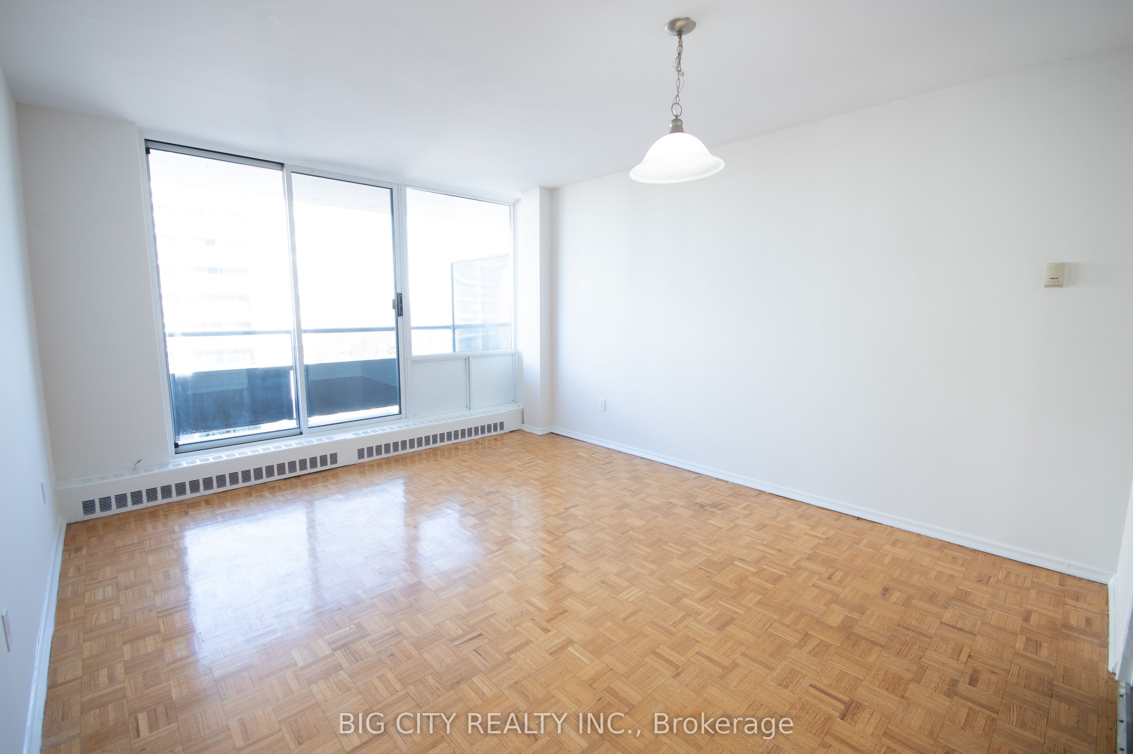 70 Cambridge Avenue 22, Toronto, ON M4K 2L5 photo 2
