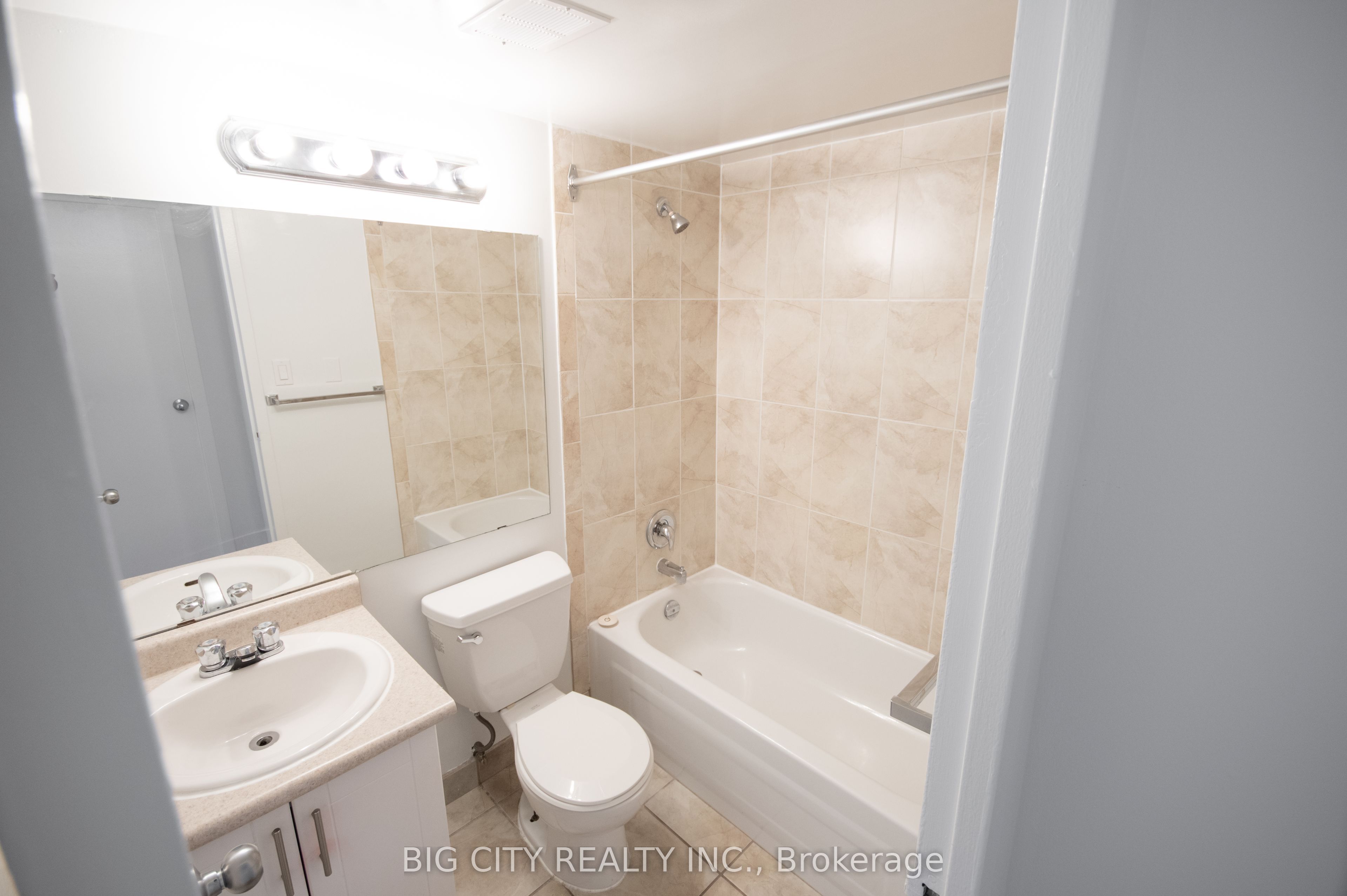 70 Cambridge Avenue 22, Toronto, ON M4K 2L5 photo 5