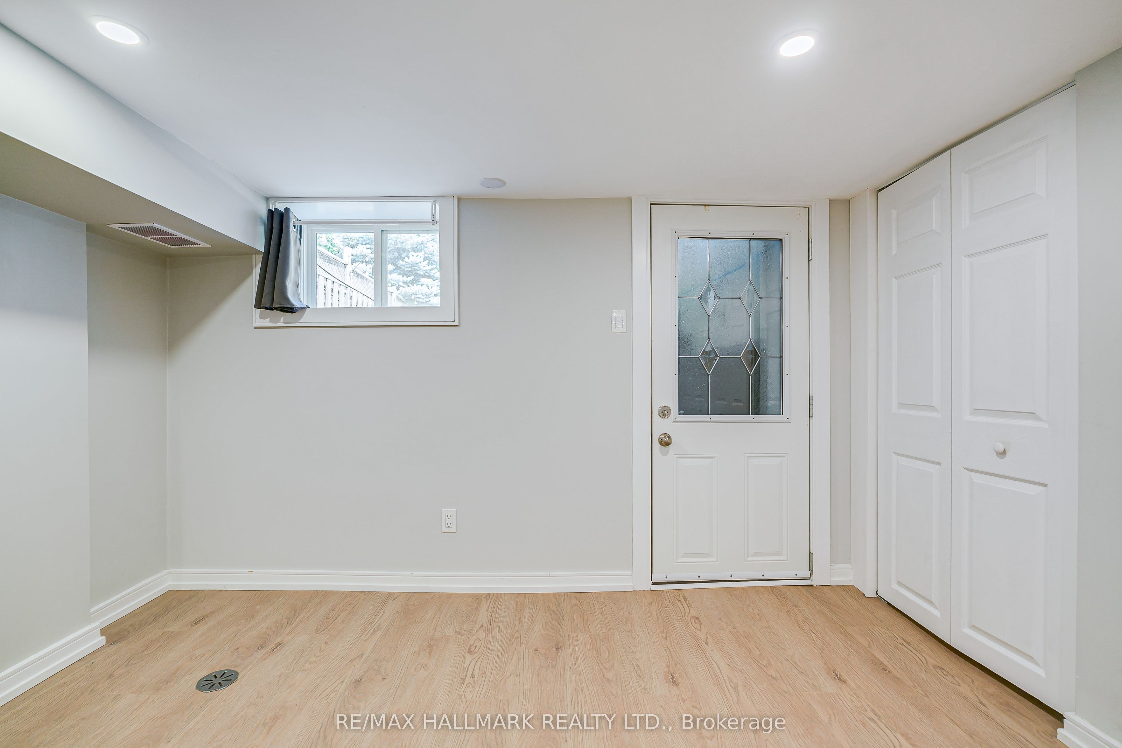 115 Rainsford Road Lower, Toronto, ON M4L 3N8 photo 2