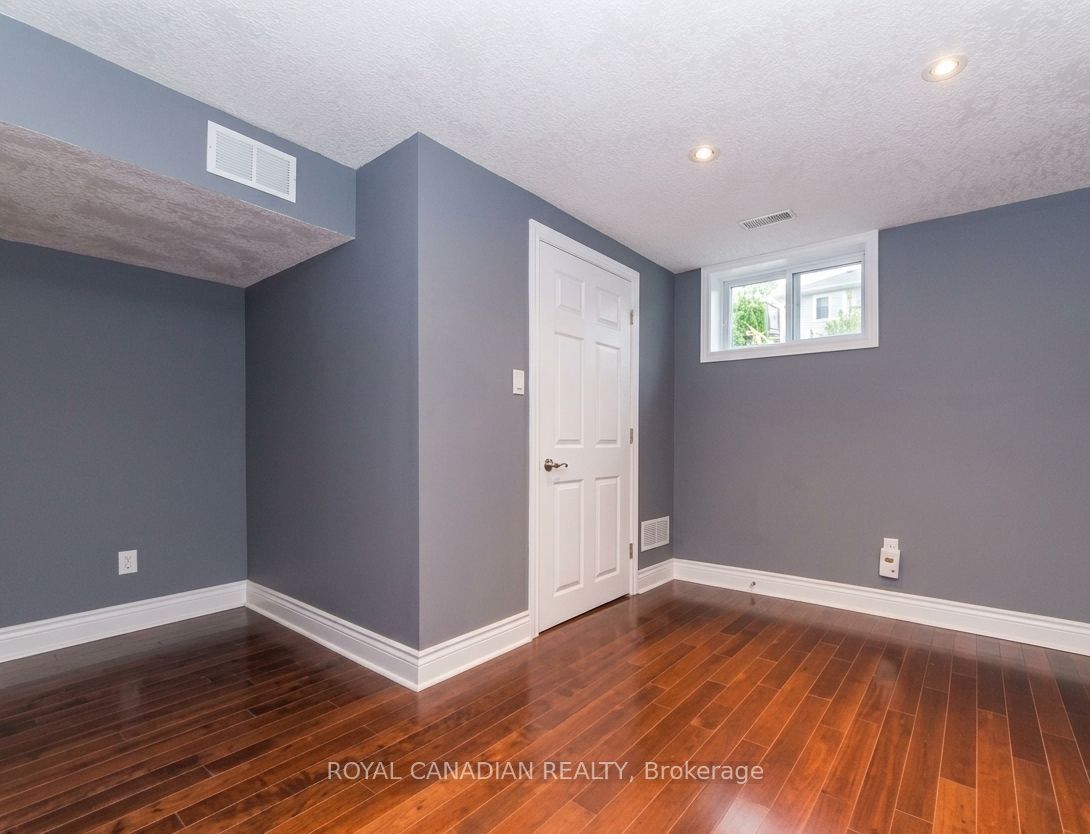 512 Bloor Street E BSMT, Oshawa, ON L1H 3N1 photo 4