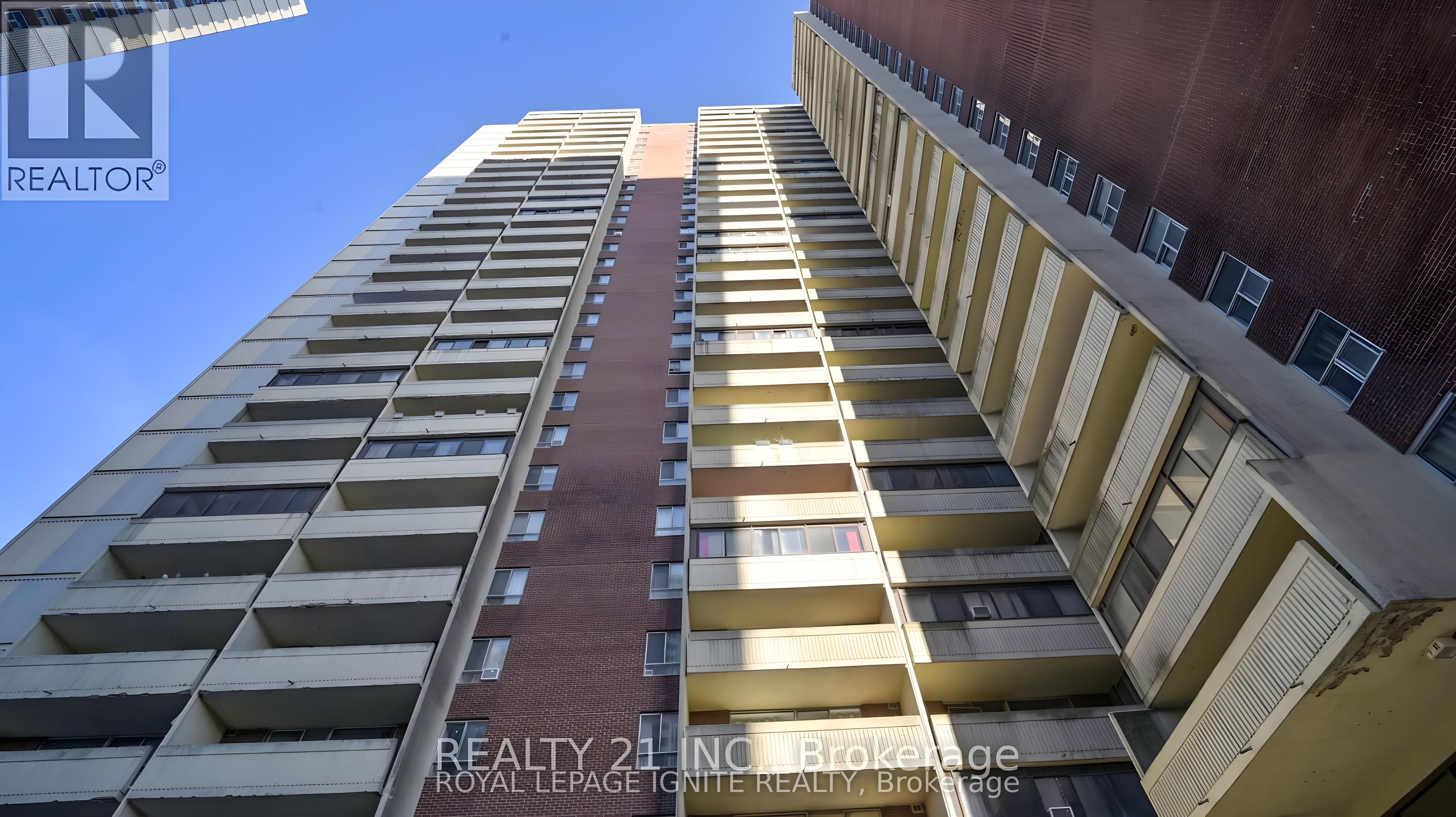 5 Massey Square 415, Toronto, ON M4C 5L6
