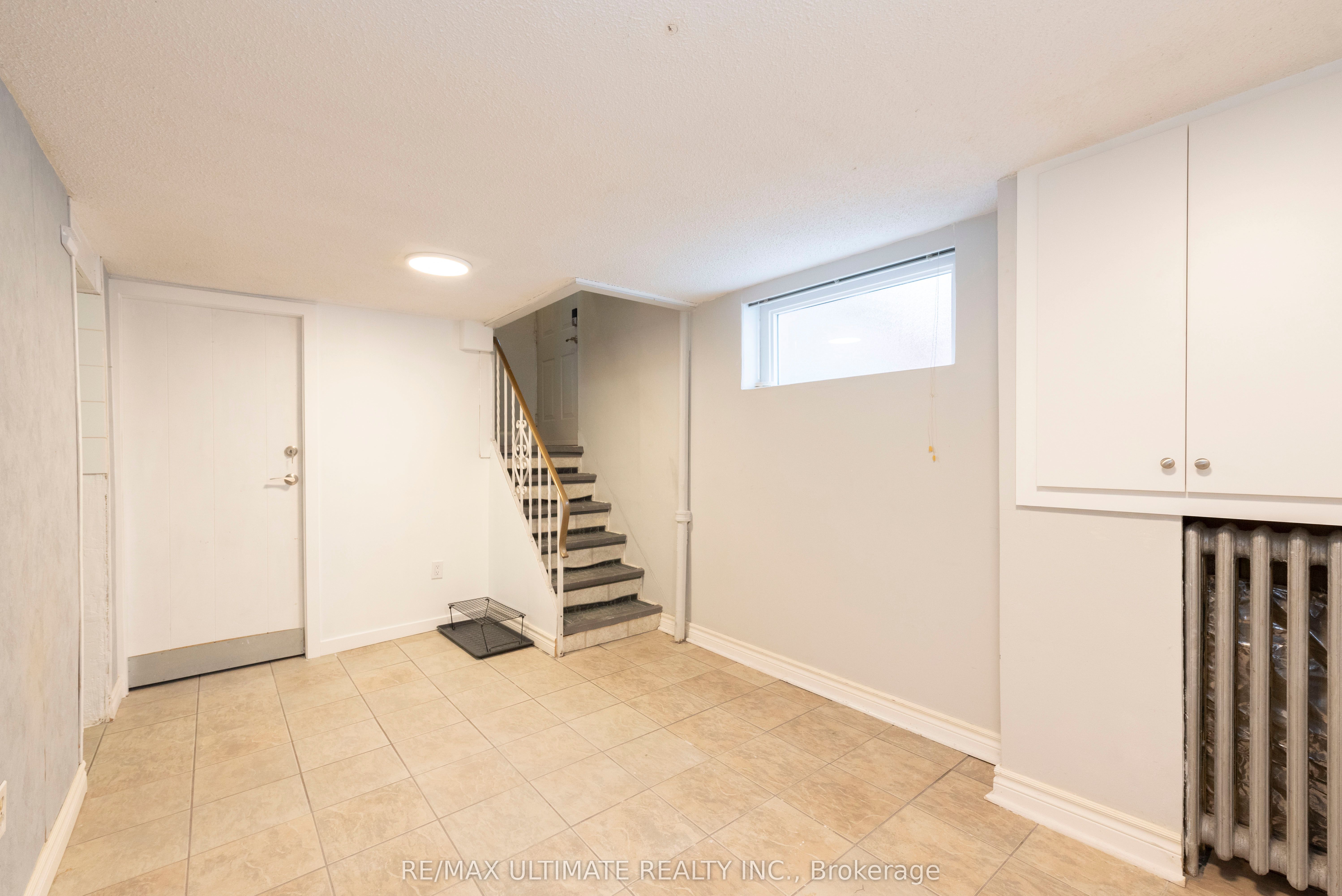 7 Joanith Lower Drive, Toronto, ON M4B 1S6 photo 2
