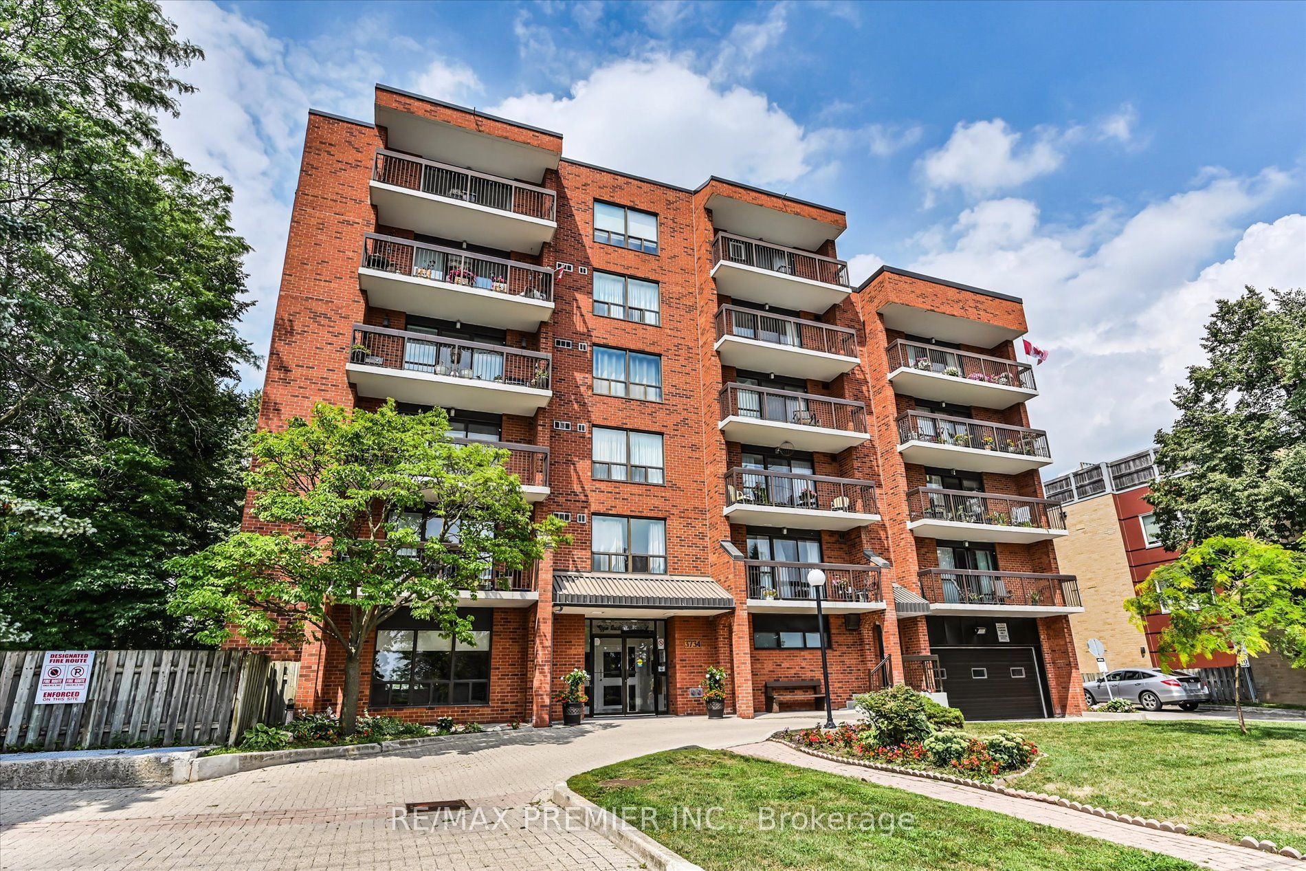 3734 St Clair Avenue E 403, Toronto, ON M1M 1T7
