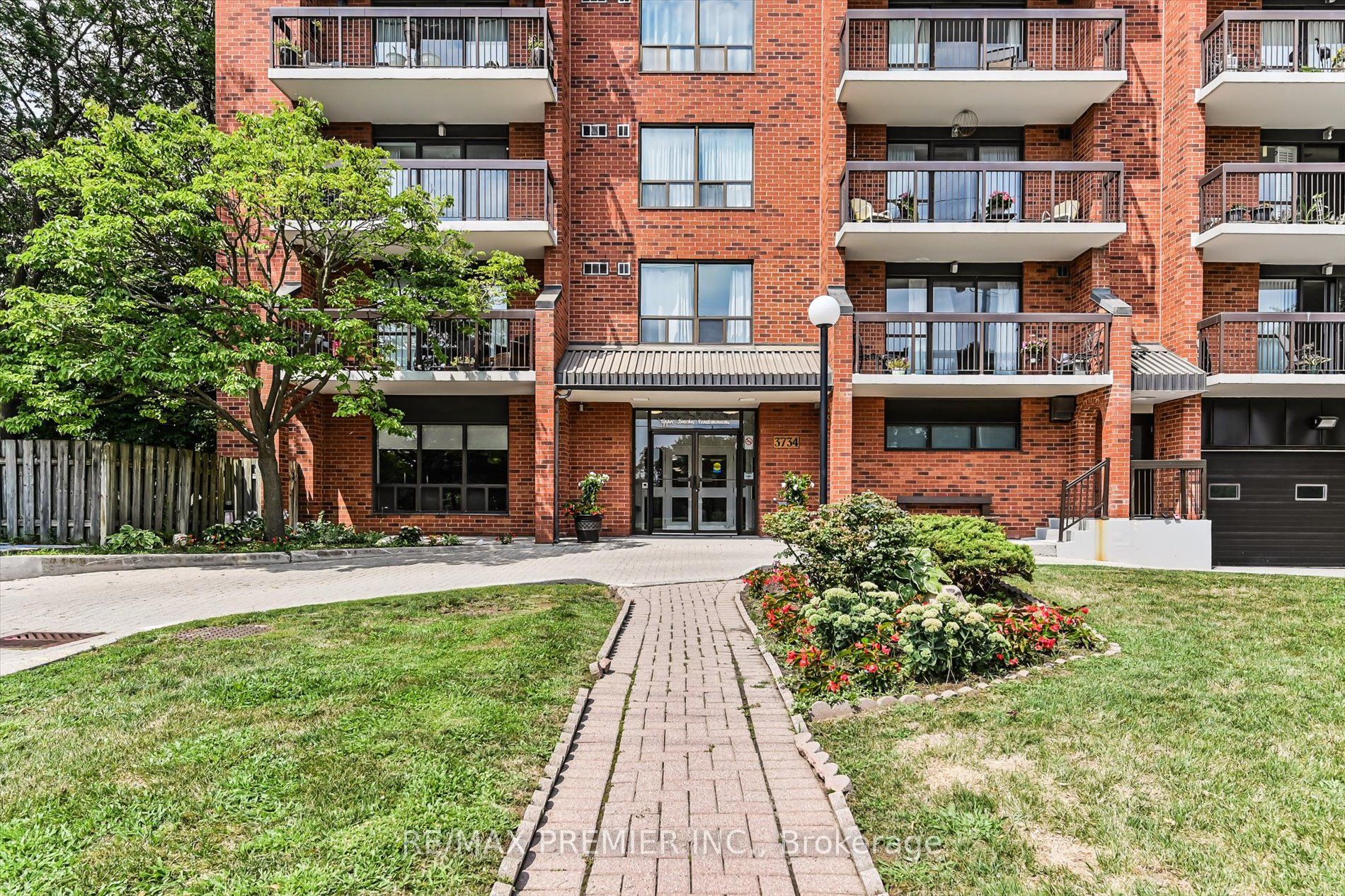 3734 St Clair Avenue E 403, Toronto, ON M1M 1T7 photo 2