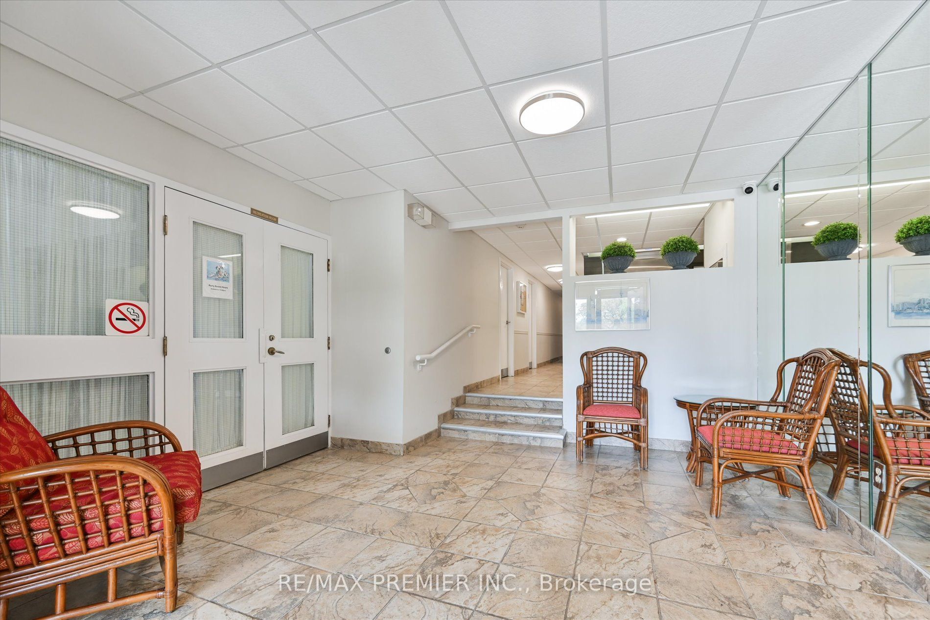 3734 St Clair Avenue E 403, Toronto, ON M1M 1T7 photo 3