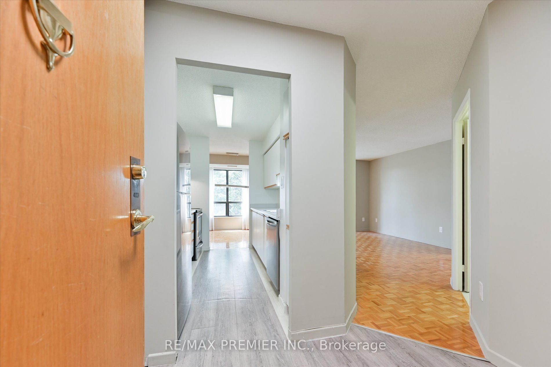 3734 St Clair Avenue E 403, Toronto, ON M1M 1T7 photo 5