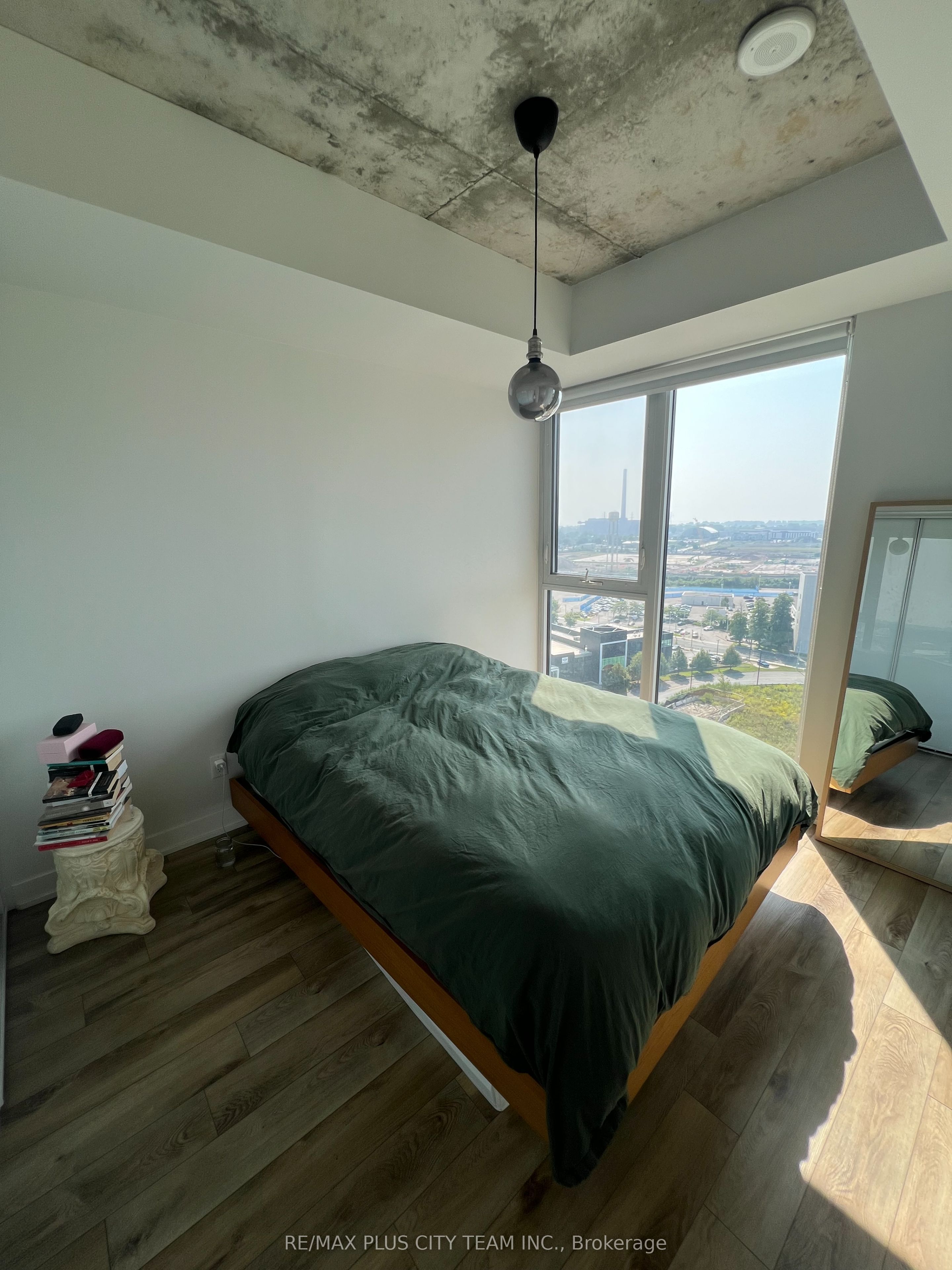 15 Baseball Place 1405, Toronto, ON M4M 0E6 photo 5