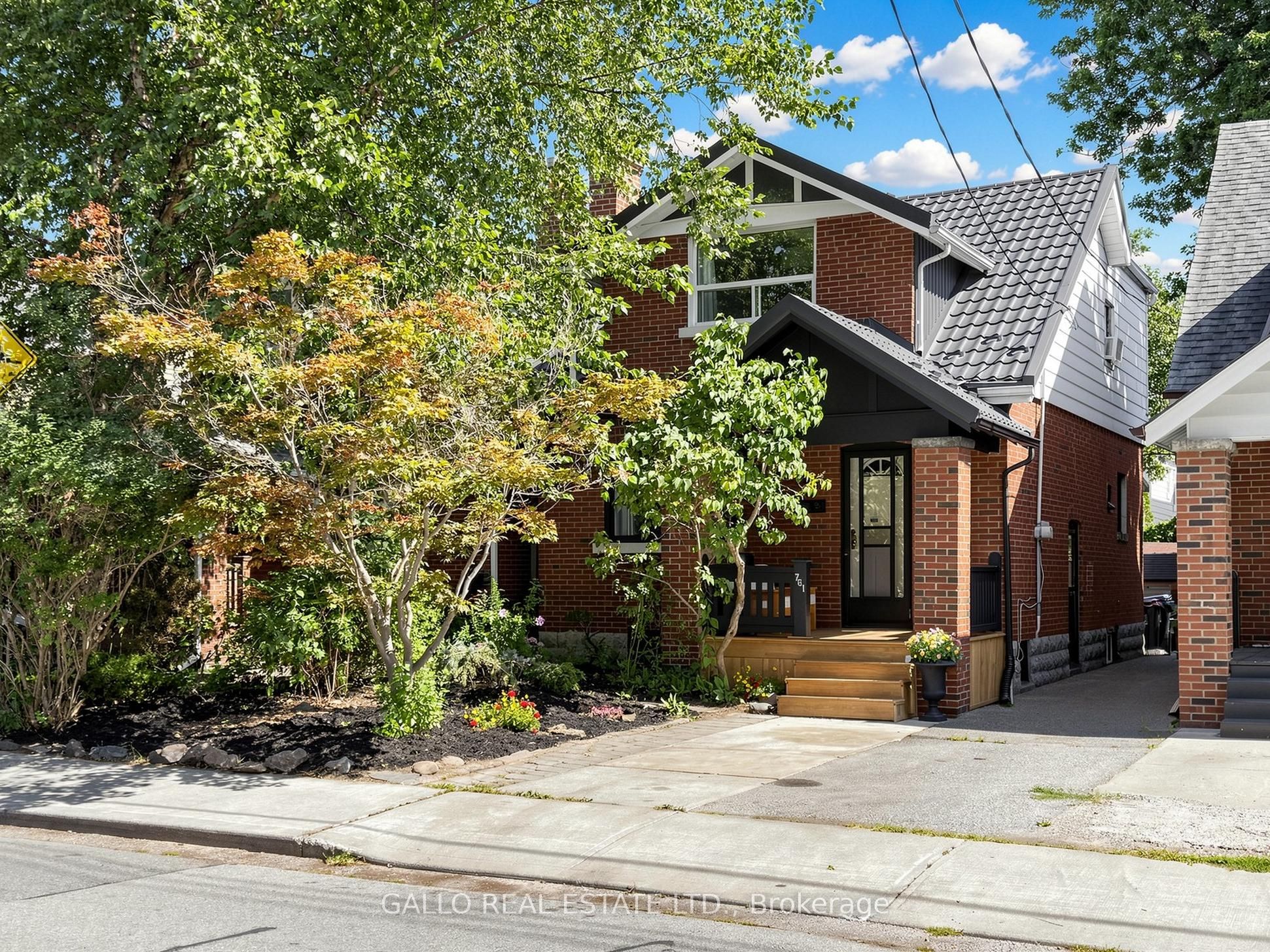 761 Sammon Avenue S, Toronto, ON M4C 2E6 photo 2