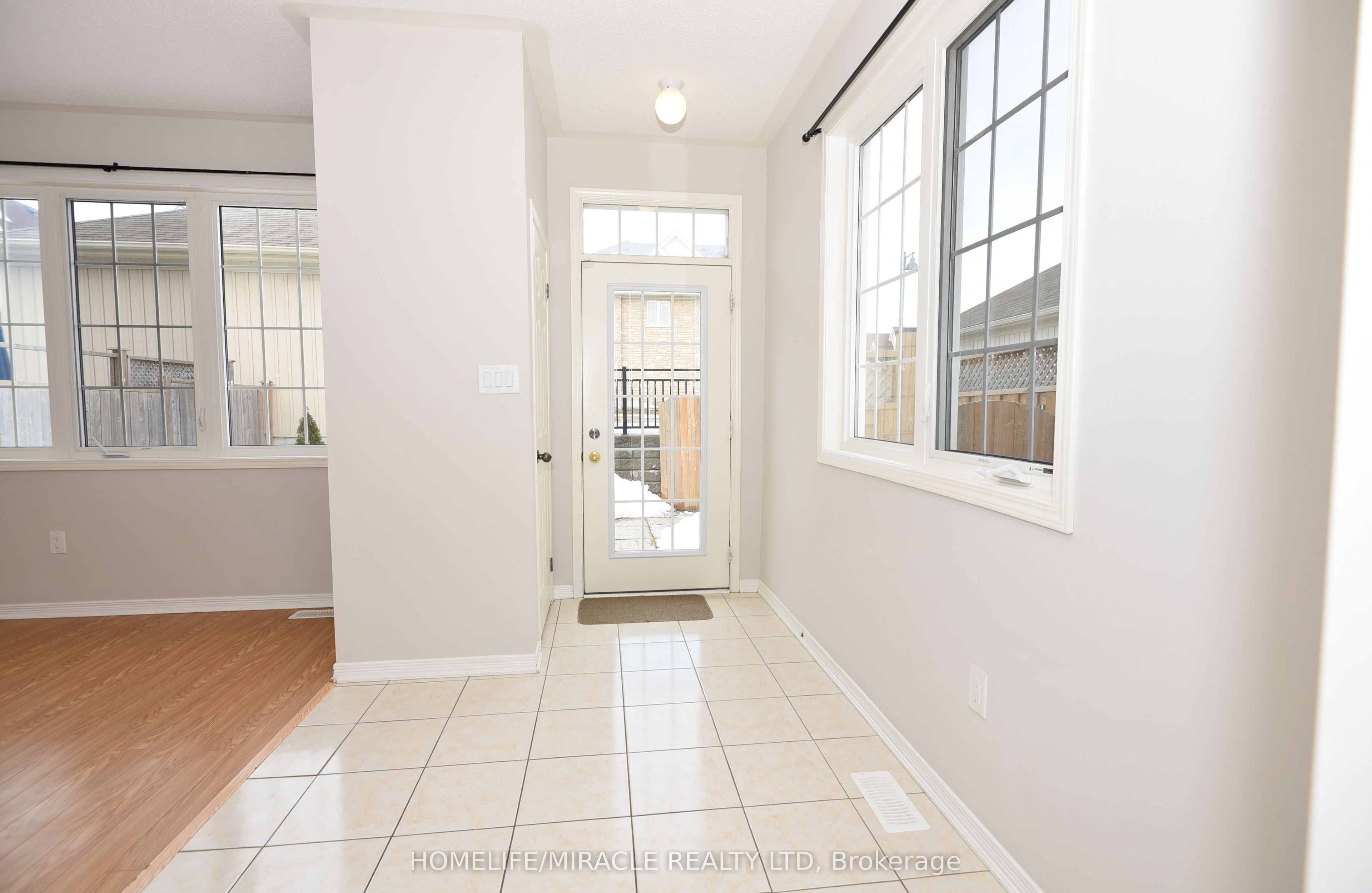 112 Mcbride Avenue, Clarington, ON L1C 0J5 photo 2