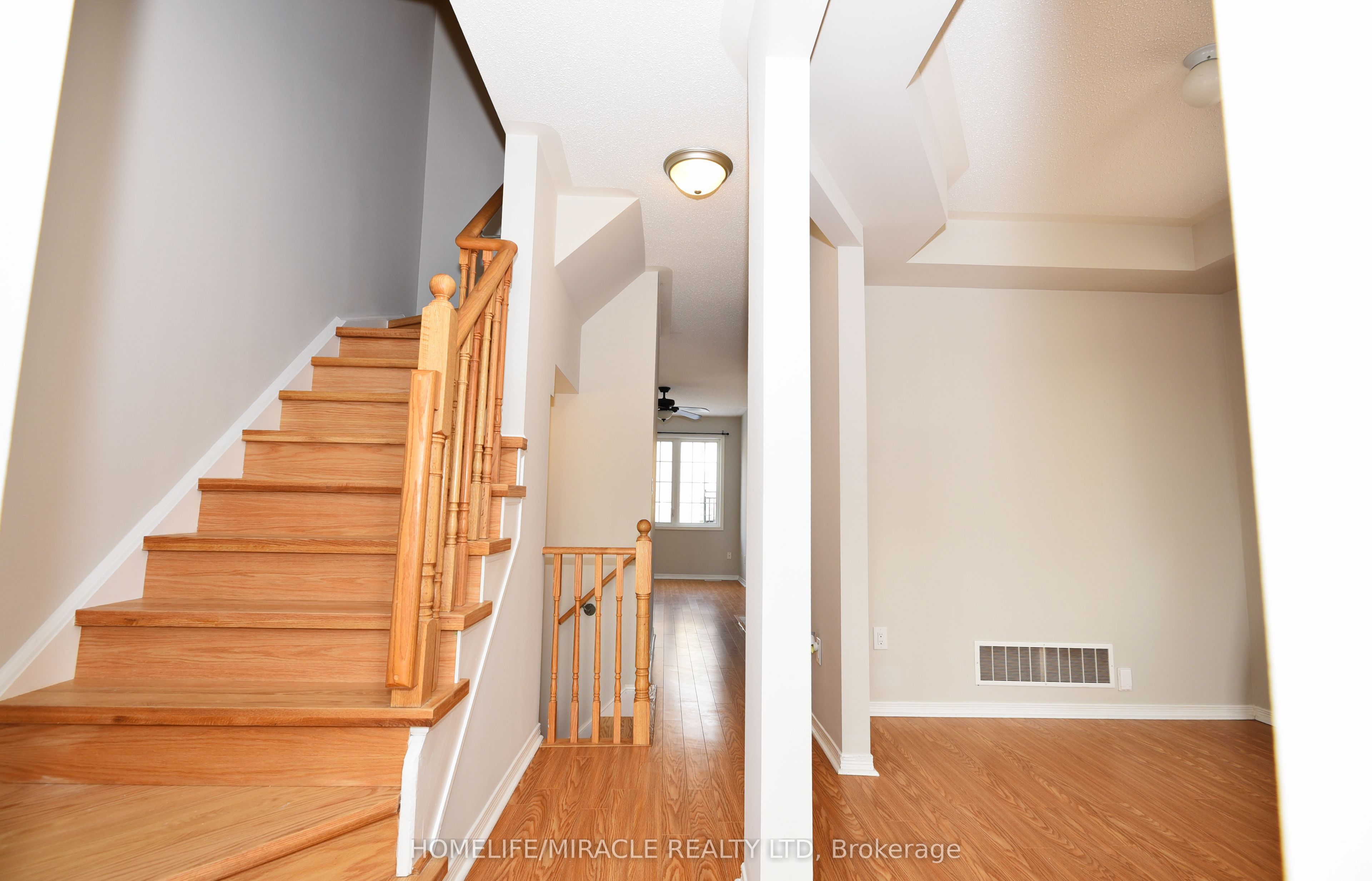 112 Mcbride Avenue, Clarington, ON L1C 0J5 photo 4