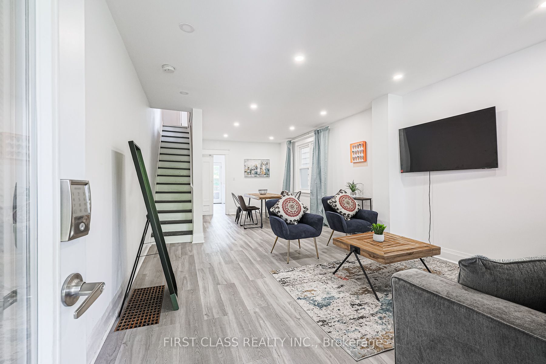 53 Aldridge Avenue, Toronto, ON M4C 3W3