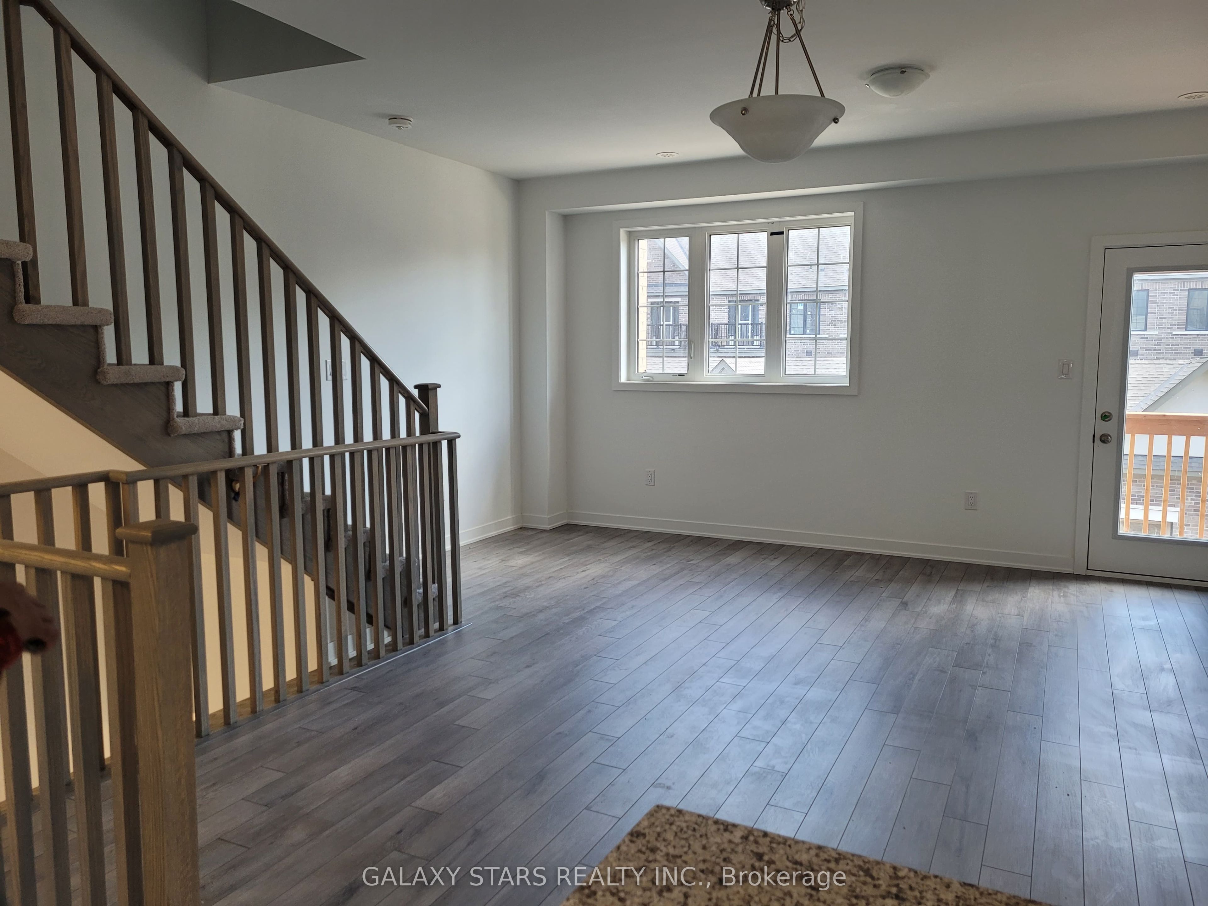 50 Selfridge Way, Whitby, ON L1N 0N9 photo 2