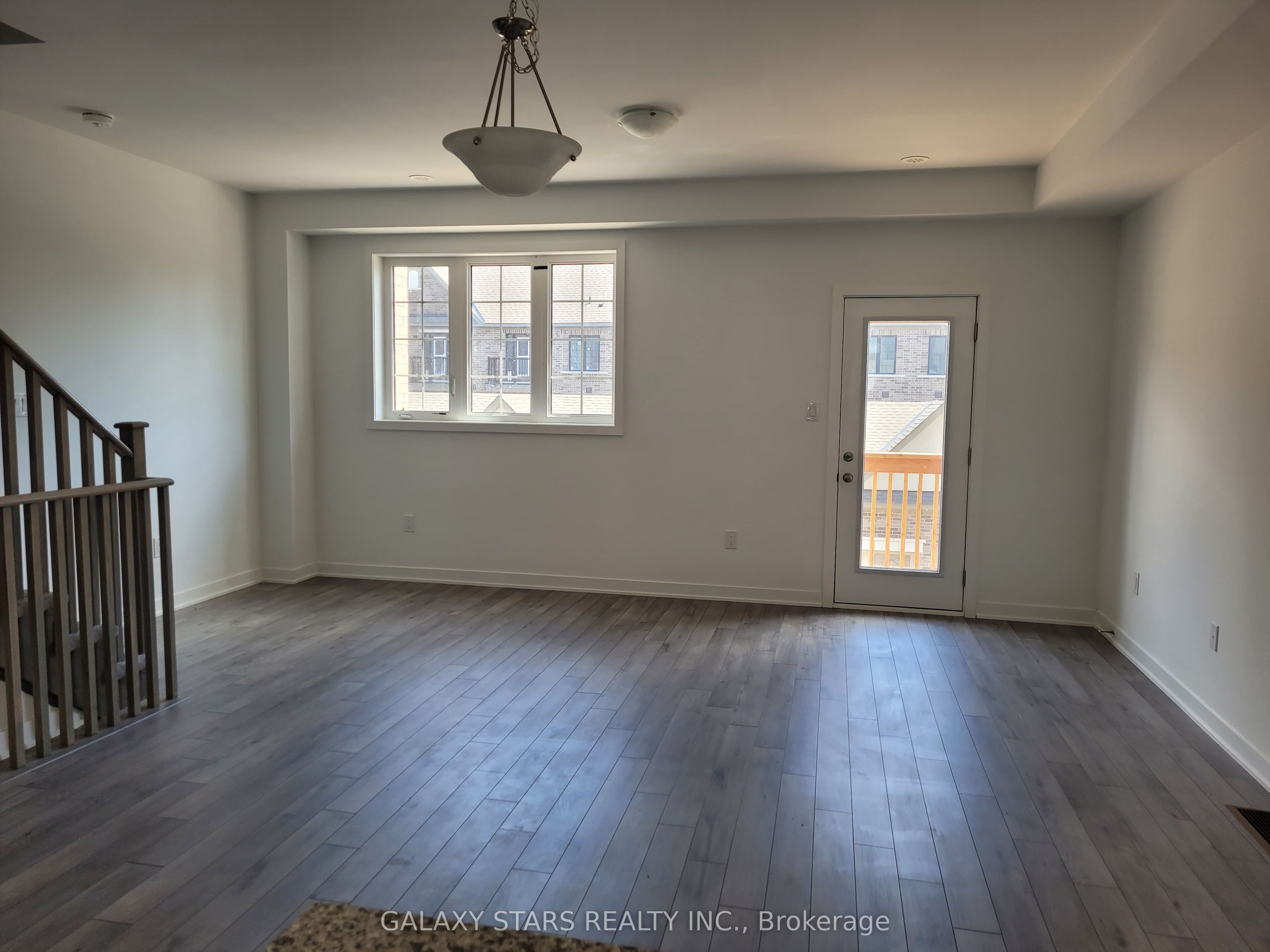 50 Selfridge Way, Whitby, ON L1N 0N9 photo 3