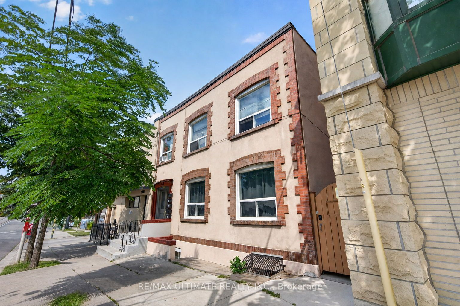 2360 Queen Street E 3, Toronto, ON M4E 1H3