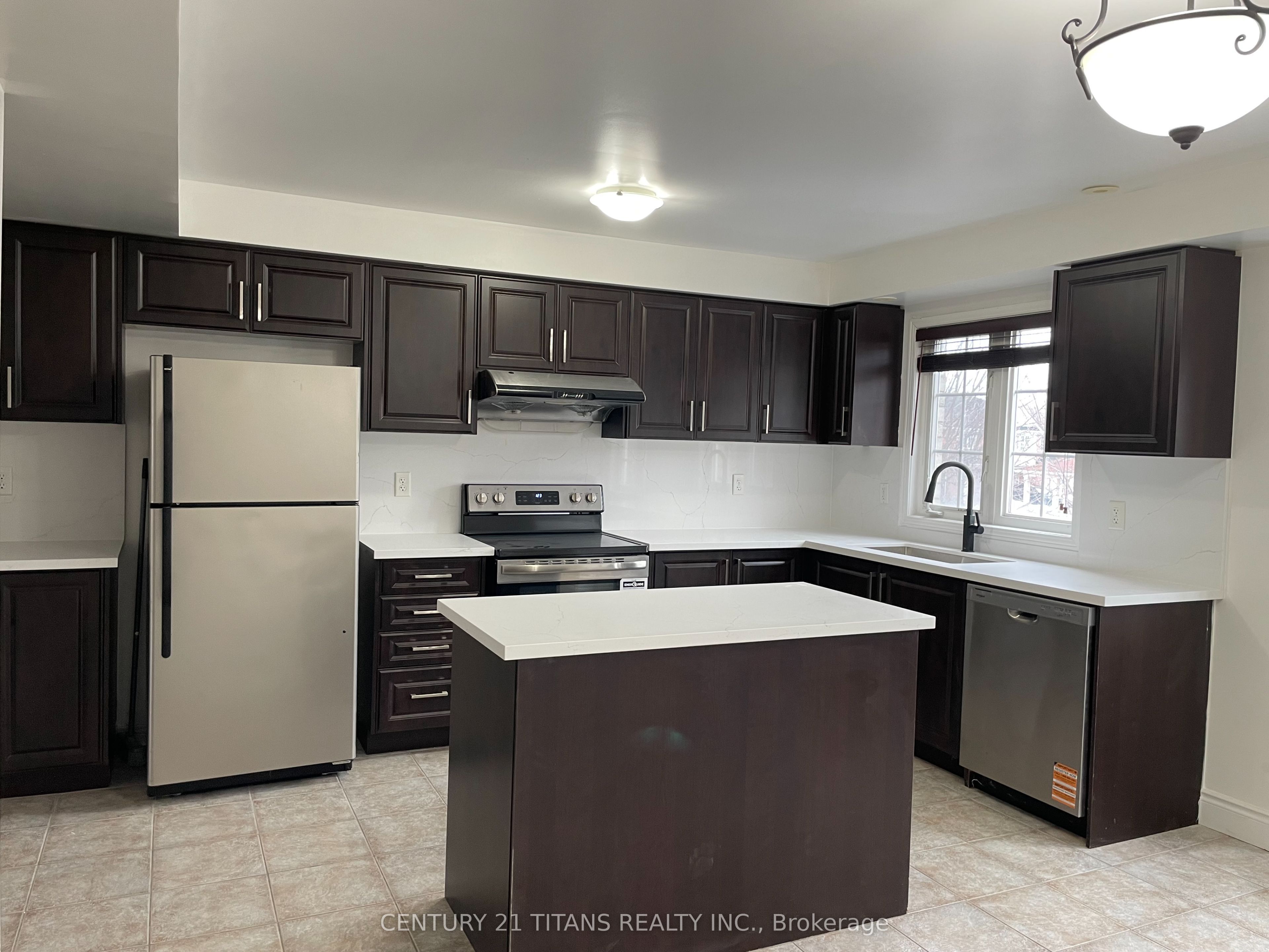 11 Etienne Street Upper, Toronto, ON M1L 0A2 photo 2