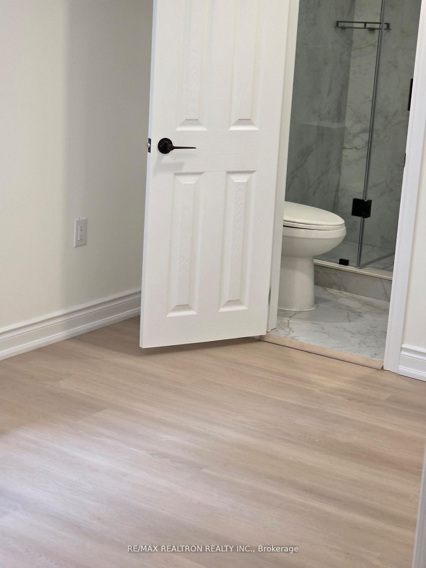 15 Pipers Green Avenue Full Bsmnt, Toronto, ON M1S 3J9 photo 5