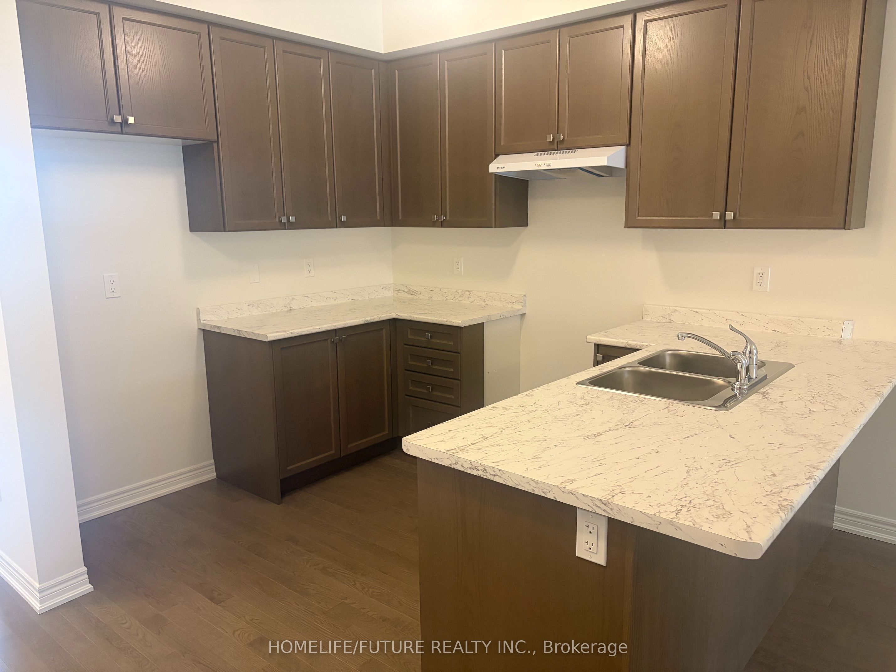 1230 Elizabeth Mackenzie Drive, Pickering, ON L1X 0S2 photo 4