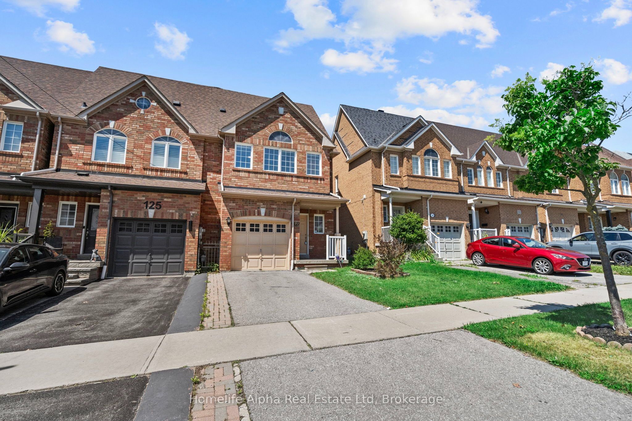127 Dooley Crescent, Ajax, ON L1T 4J3 photo 2