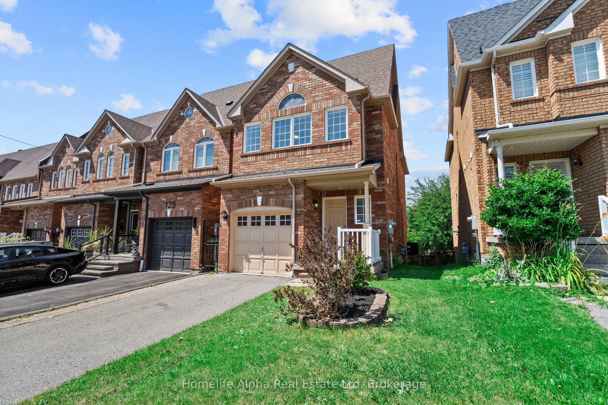 127 Dooley Crescent, Ajax, ON L1T 4J3 photo 3