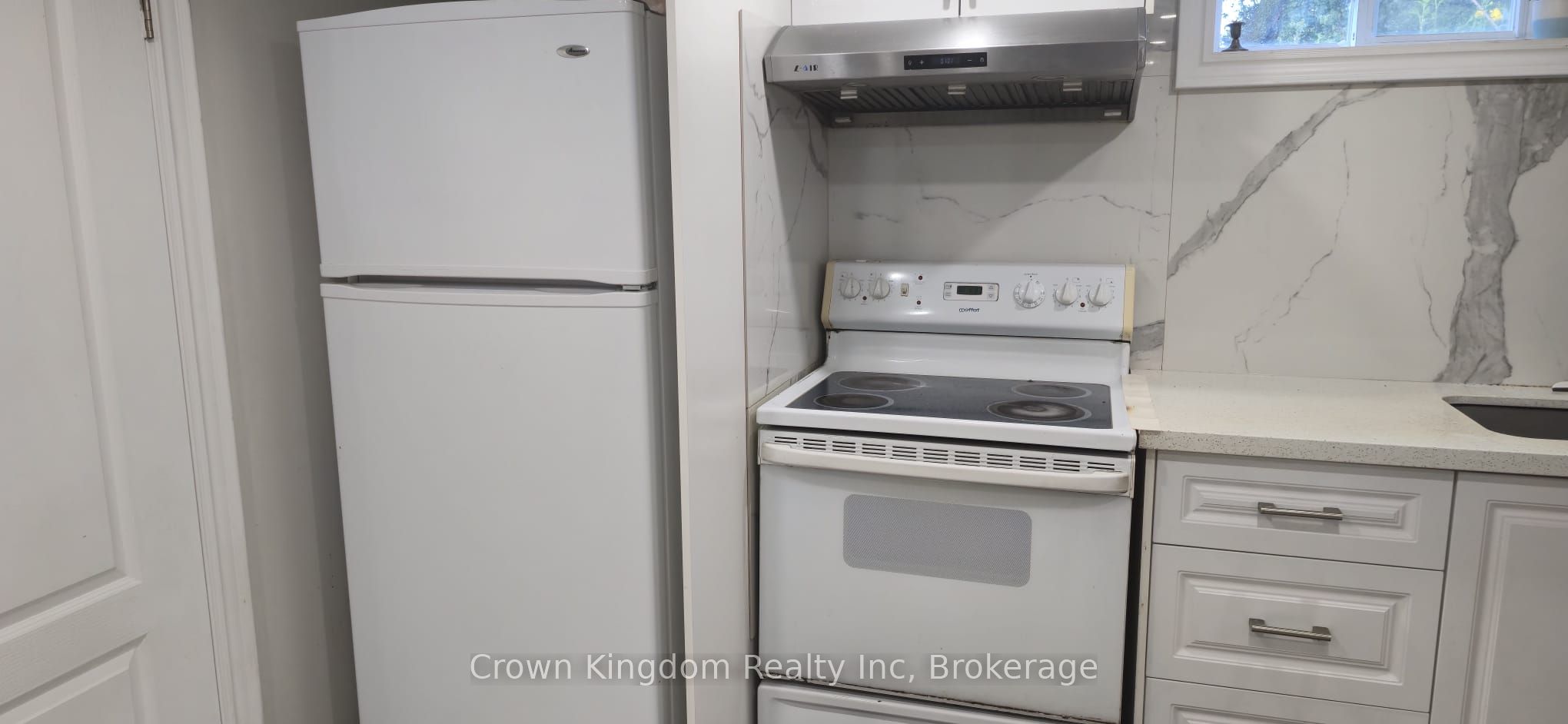 18 Hollyhedge Drive Lower, Toronto, ON M1J 1X3 photo 3