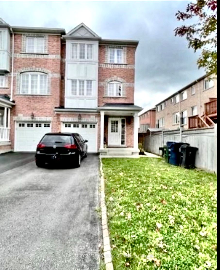 11 Etienne Street Lower, Toronto, ON M1L 0A2