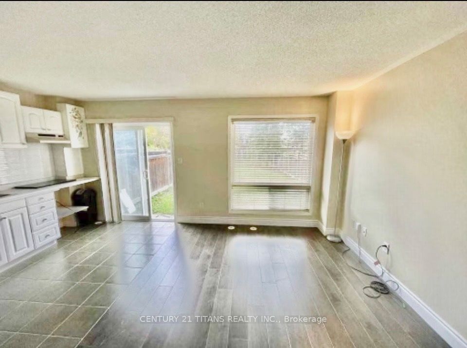 11 Etienne Street Lower, Toronto, ON M1L 0A2 photo 5