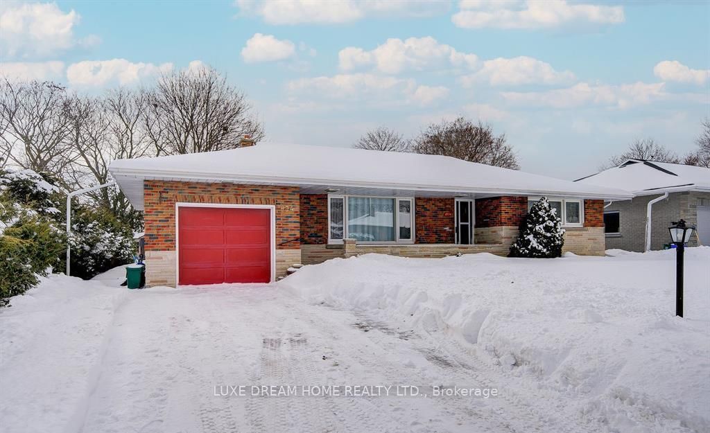 834 Law Street, Oshawa, ON L1G 4M4