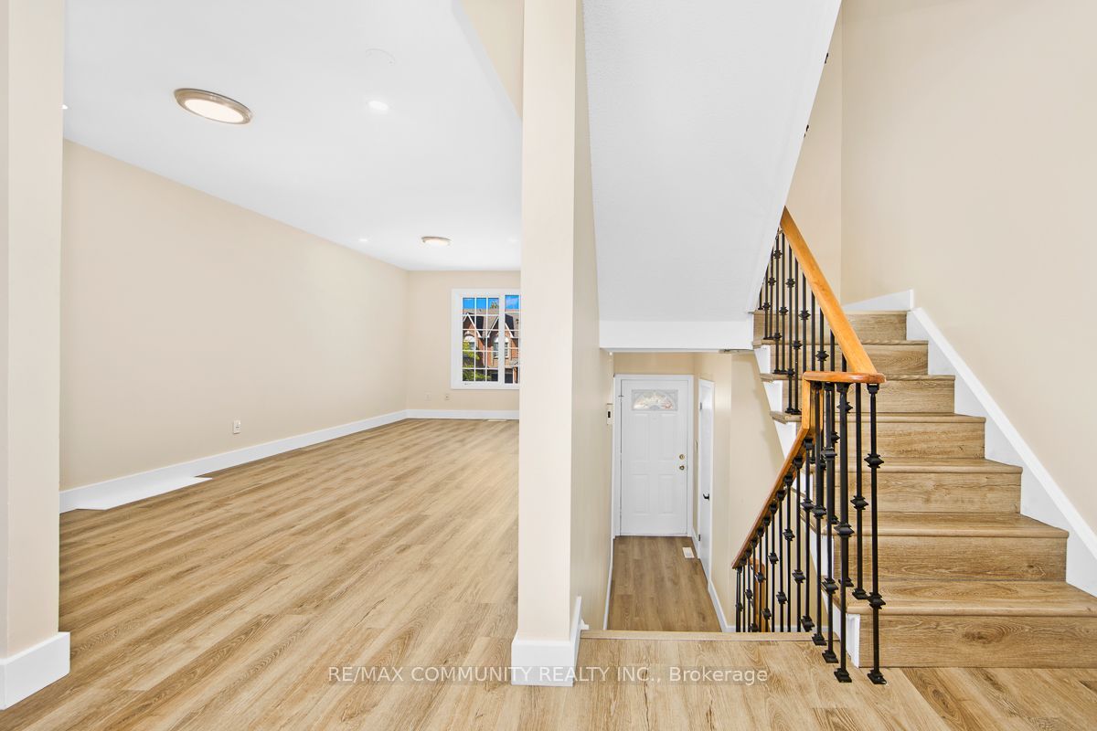 1867 Kingston Road 28, Pickering, ON L1V 6G8 photo 3