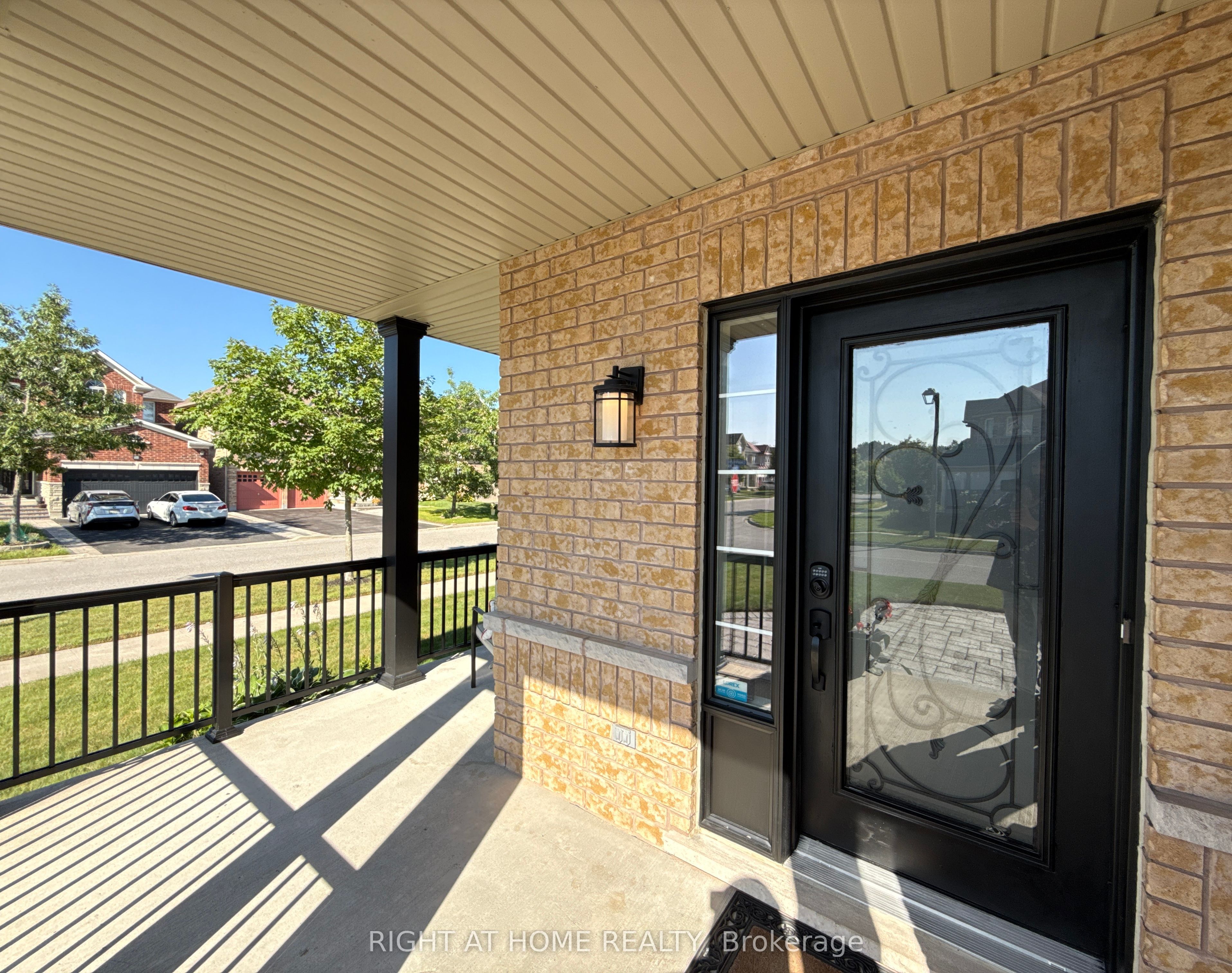 1 Campview Street, Whitby, ON L1R 0K5 photo 5