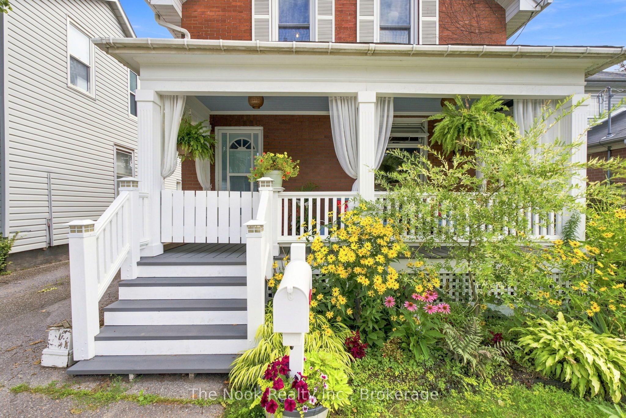 79 Elgin Street W, Oshawa, ON L1G 1S5 photo 2