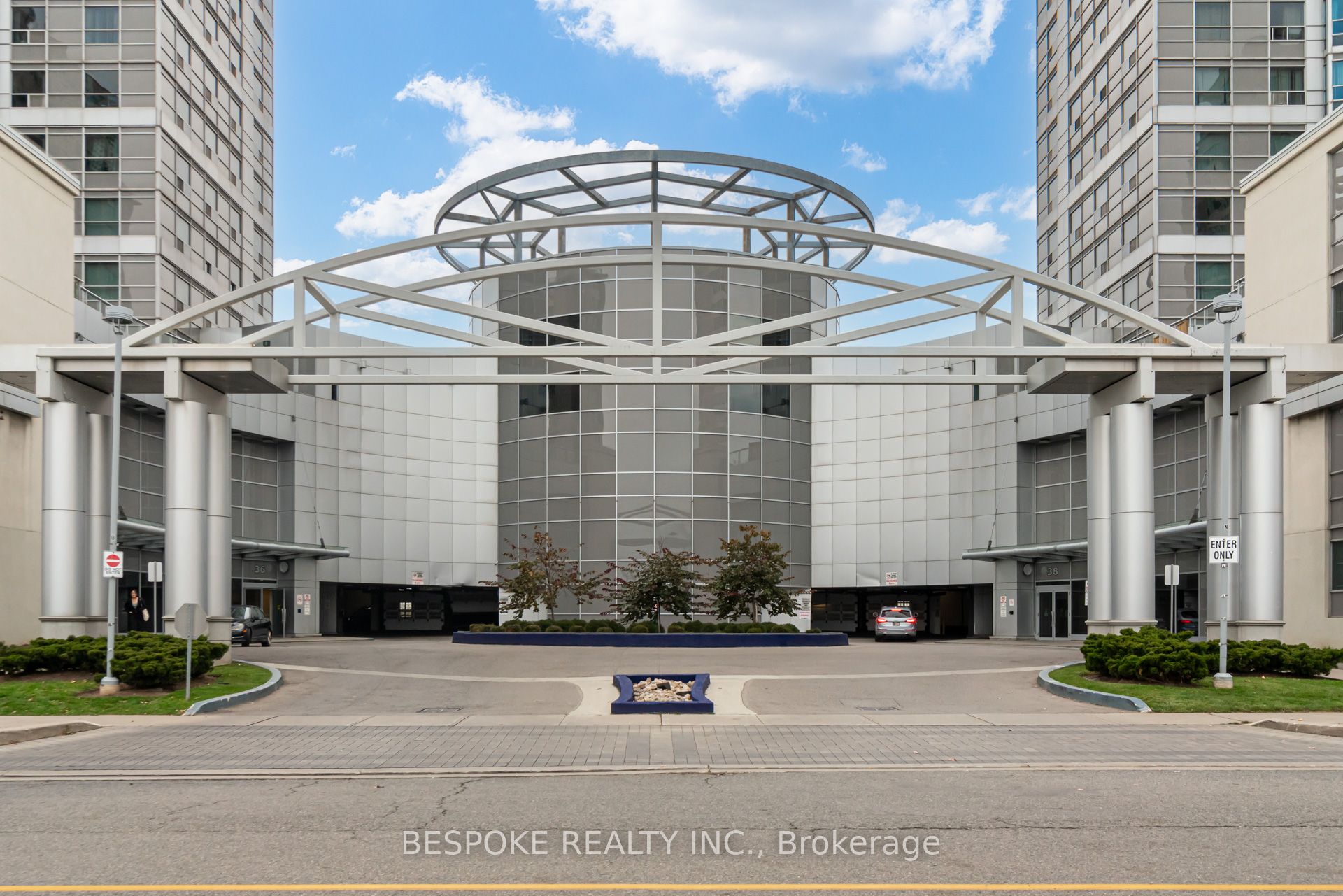 36 Lee Centre Drive 1502, Toronto, ON M1H 3K2 photo 4