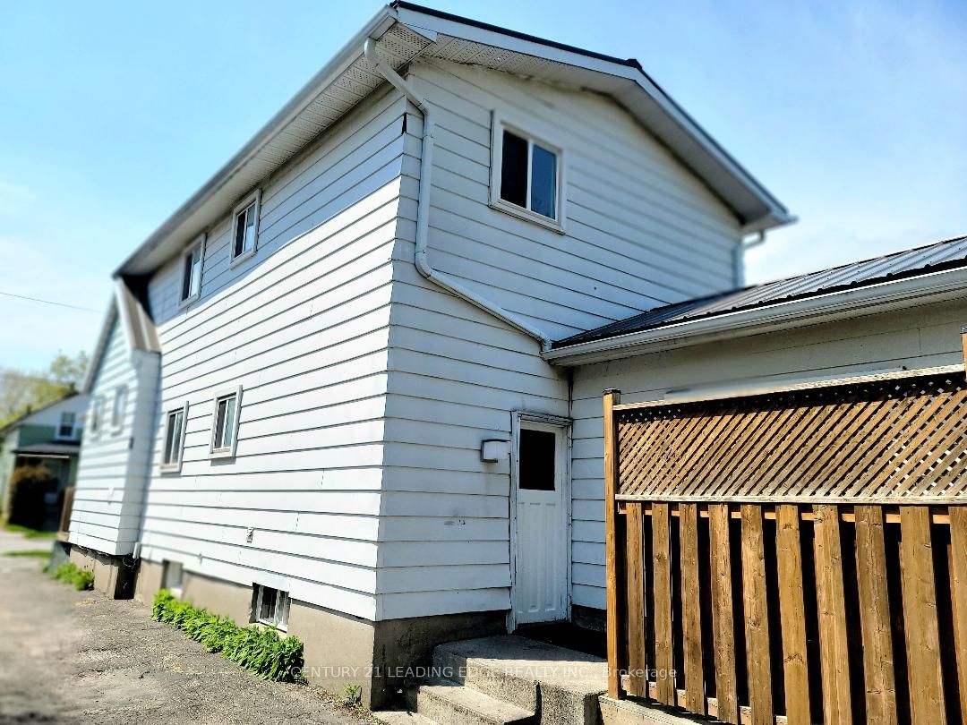 751 Gifford Street, Oshawa, ON L1H 4W1 photo 2
