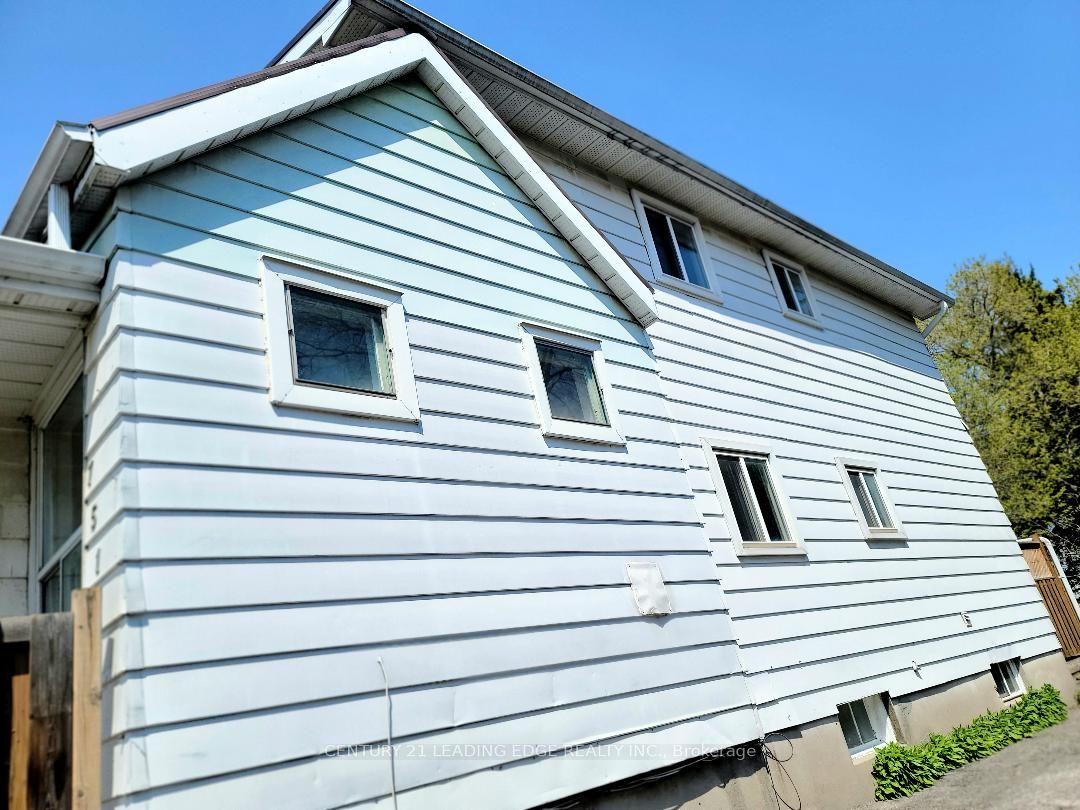 751 Gifford Street, Oshawa, ON L1H 4W1 photo 3