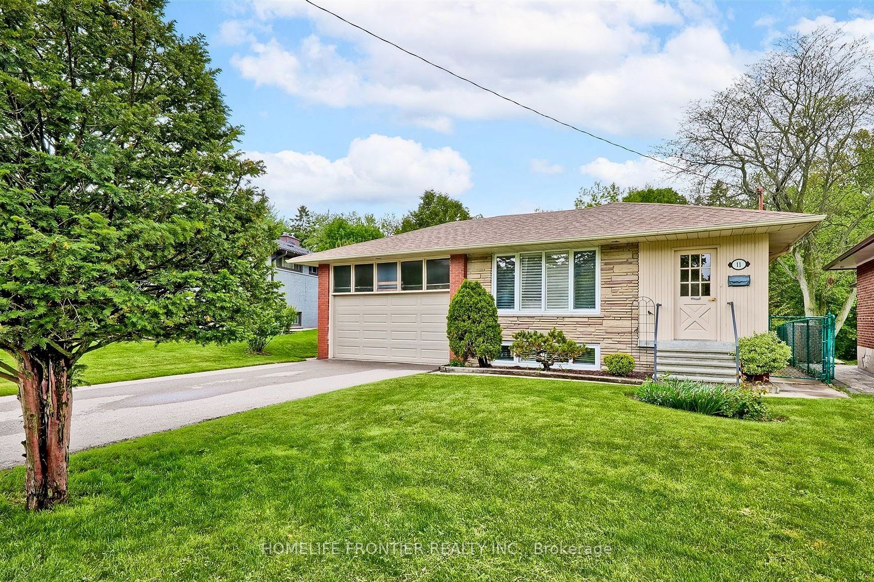 11 Alpaca Drive A, Toronto, ON M1J 2Z8