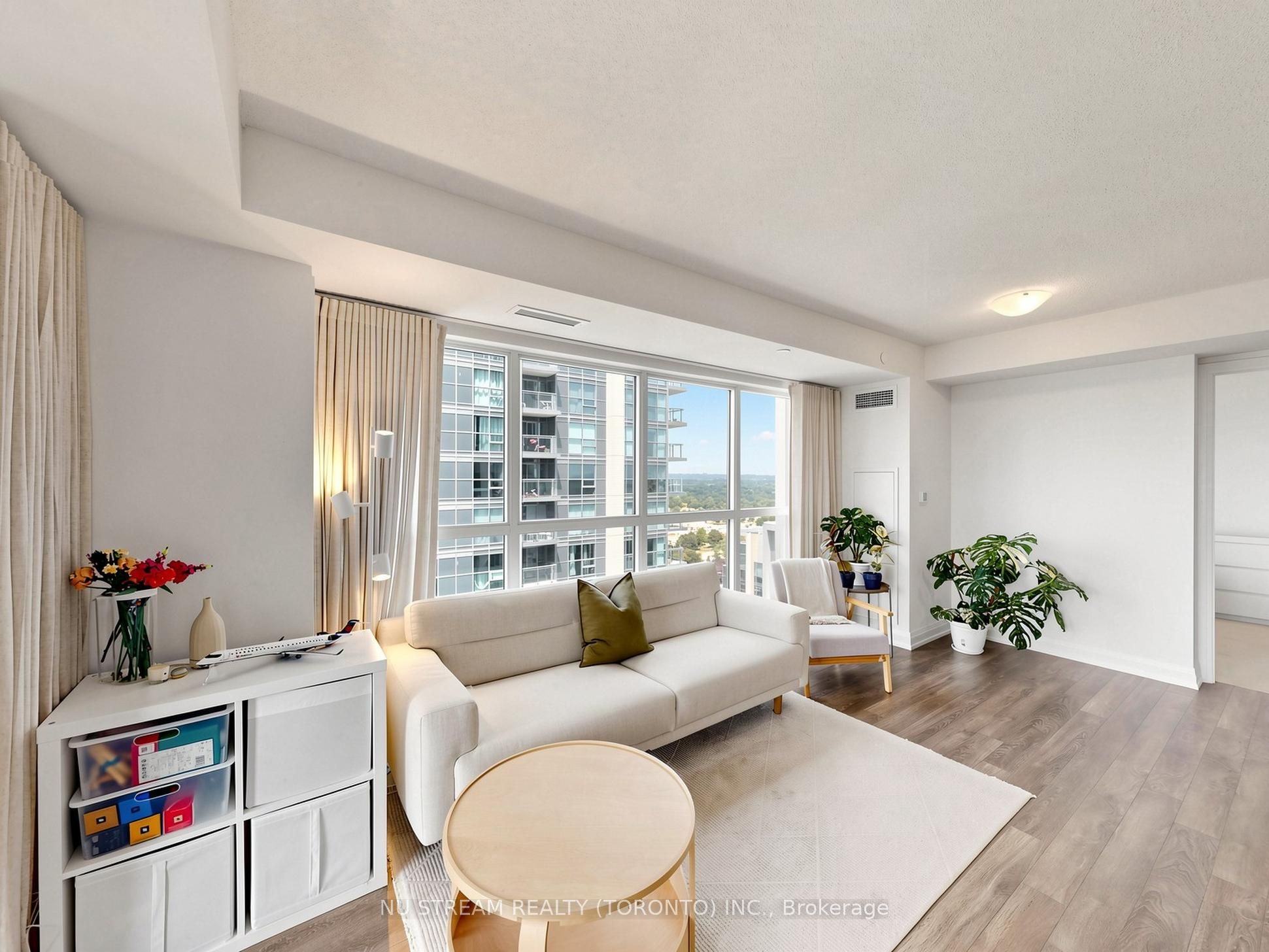 20 Meadowglen Place 2209, Toronto, ON M1G 0A9 photo 5