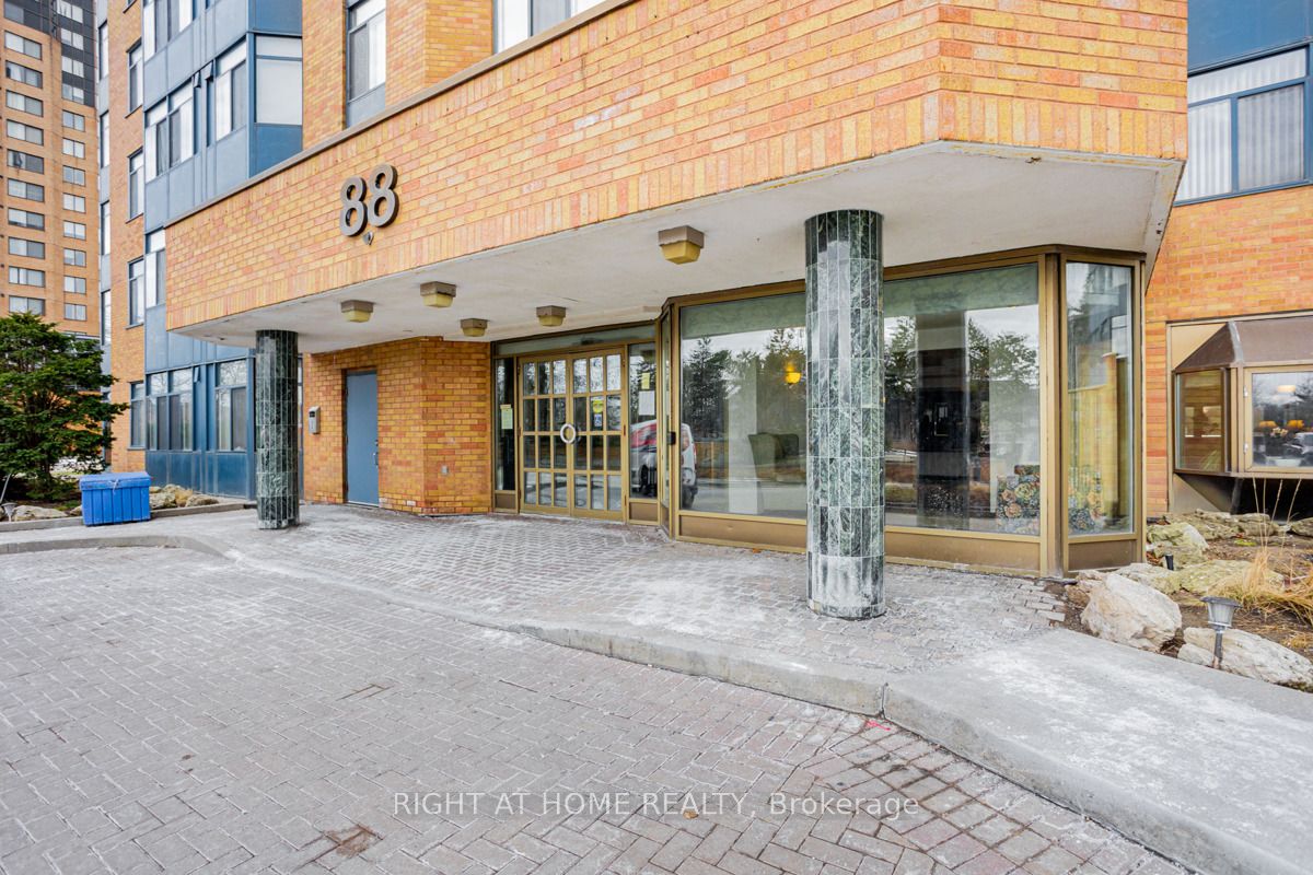 88 Alton Towers Circle 406, Toronto, ON M1V 5C5 photo 2