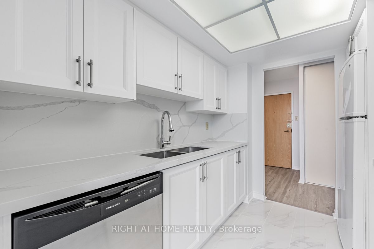 88 Alton Towers Circle 406, Toronto, ON M1V 5C5 photo 3