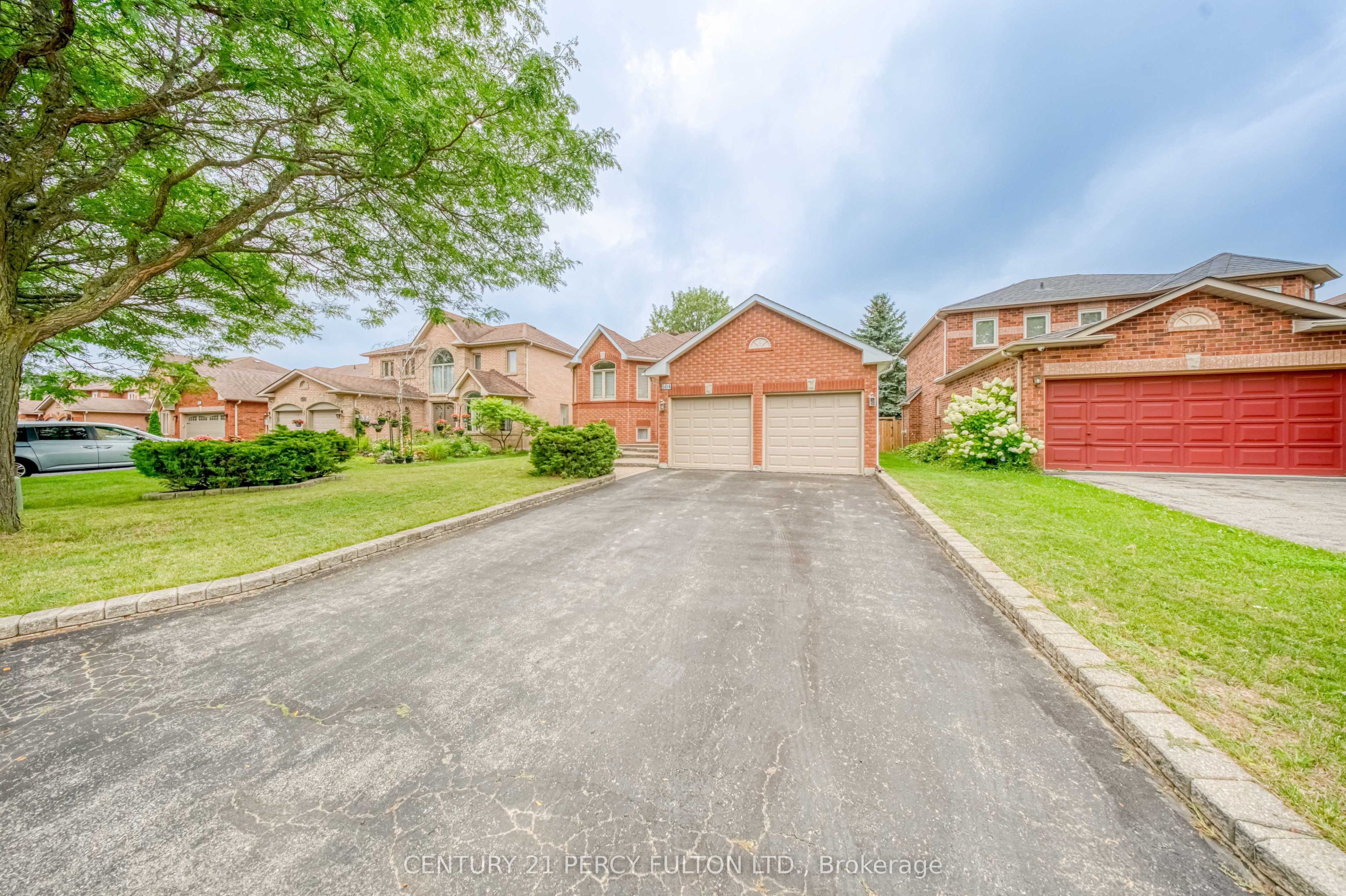 504 Sandalwood Court, Oshawa, ON L1G 7X9 photo 2
