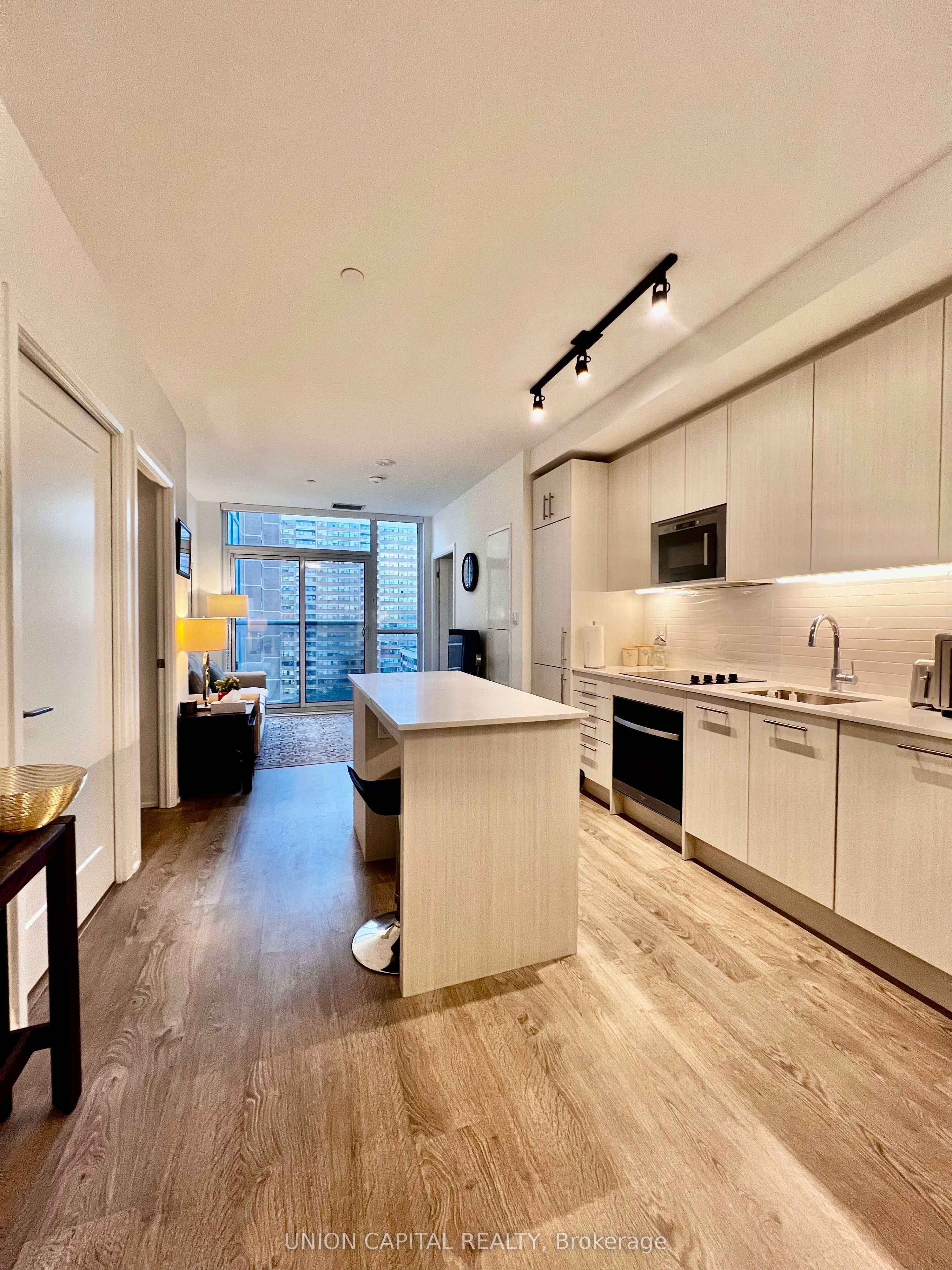 286 Main Street 1111, Toronto, ON M4C 0B3