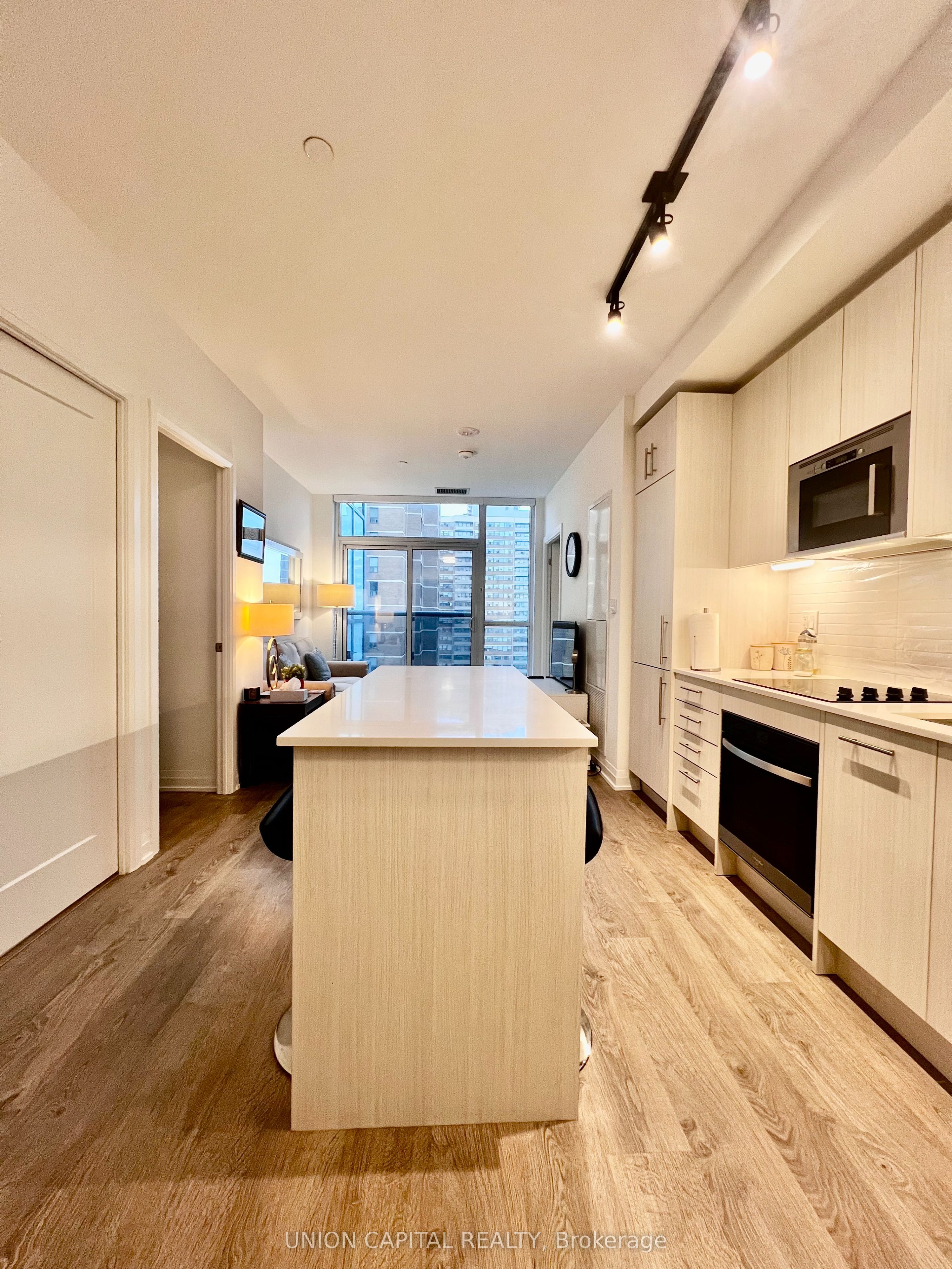 286 Main Street 1111, Toronto, ON M4C 0B3 photo 2