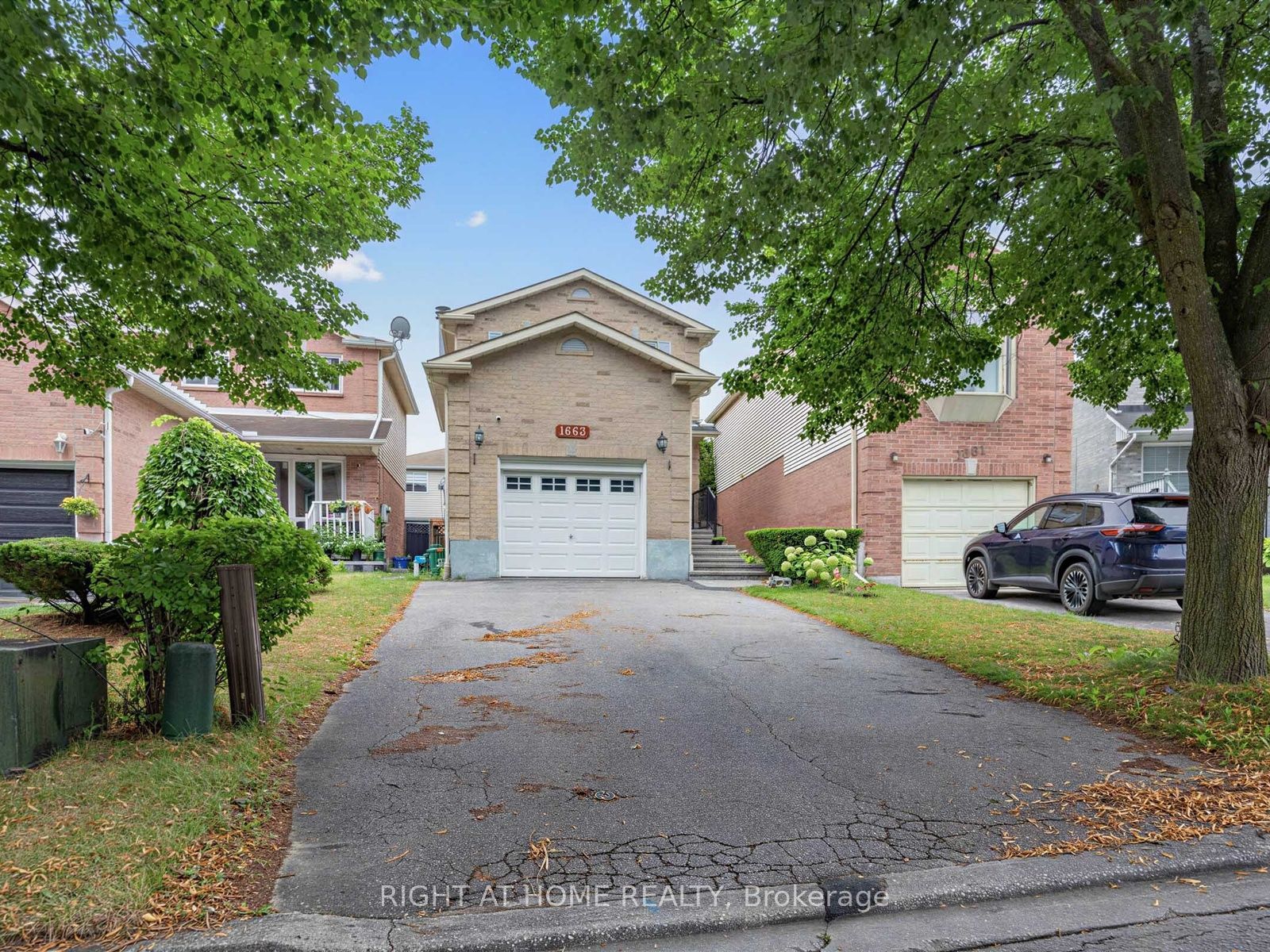 1663 Tawnberry Street, Pickering, ON L1X 2C4